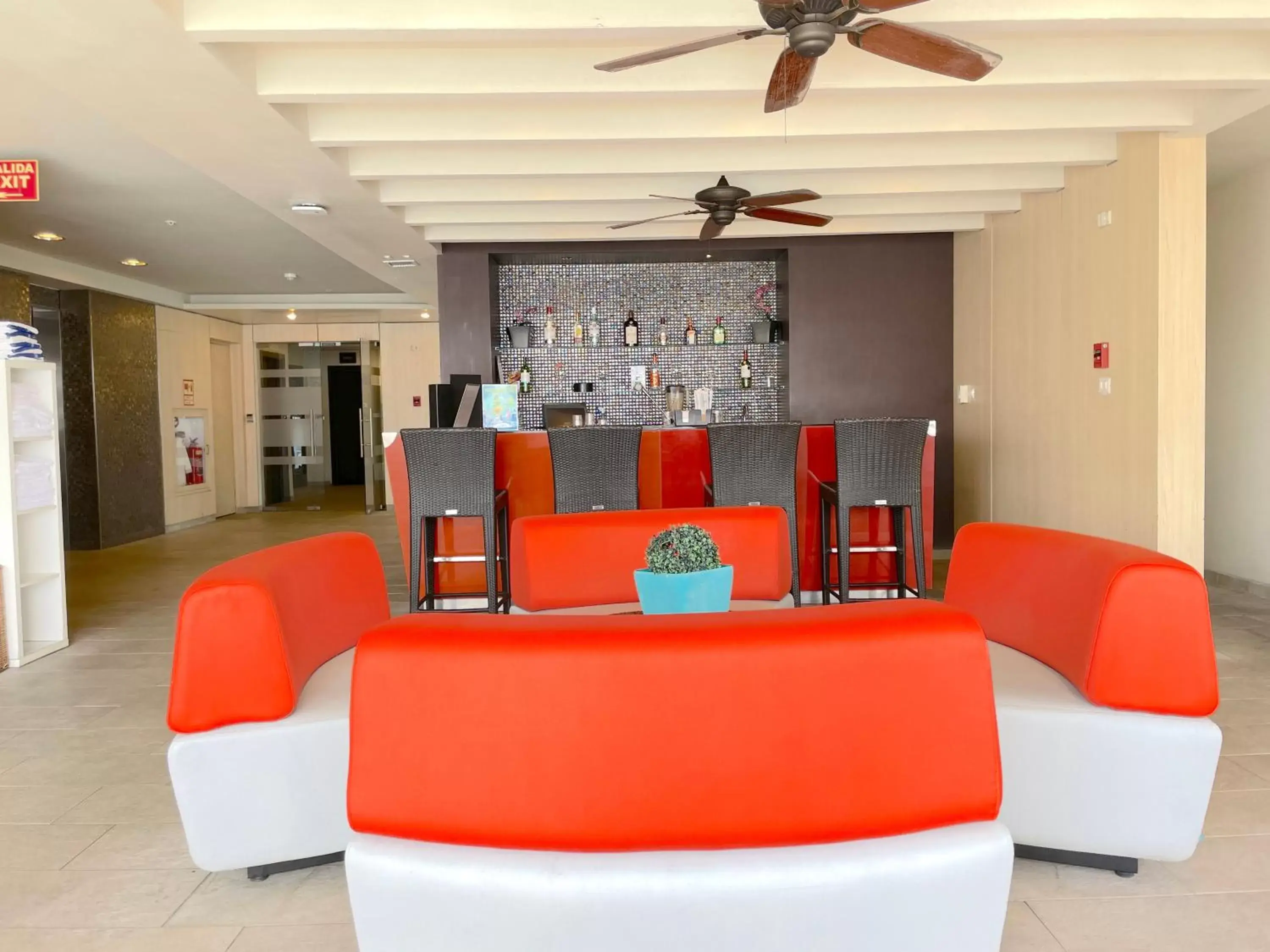 Lounge or bar, Lobby/Reception in Tryp by Wyndham Panama Centro