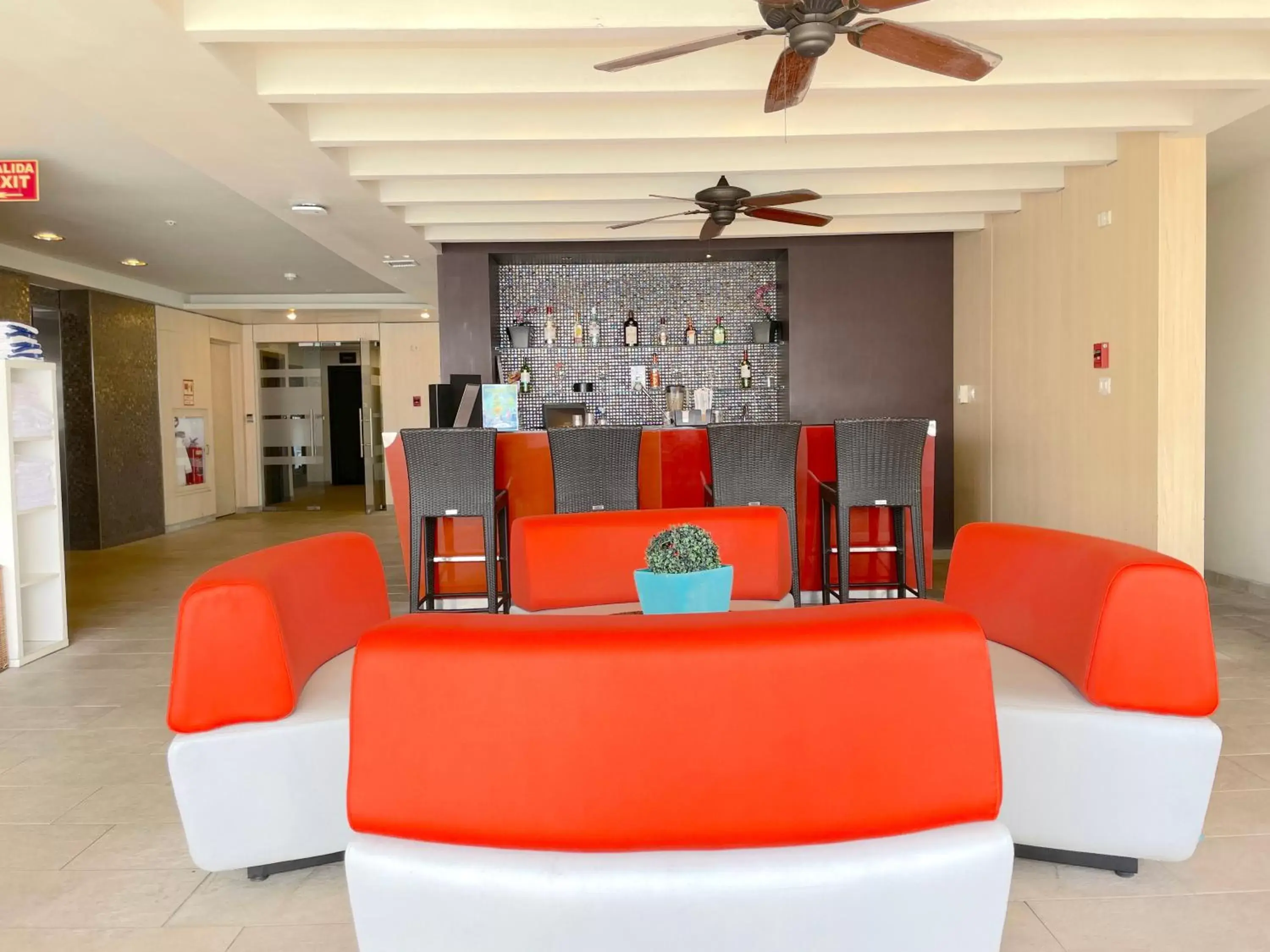 Lounge or bar in Tryp by Wyndham Panama Centro Lounge or bar in Tryp by Wyndham Panama Centro