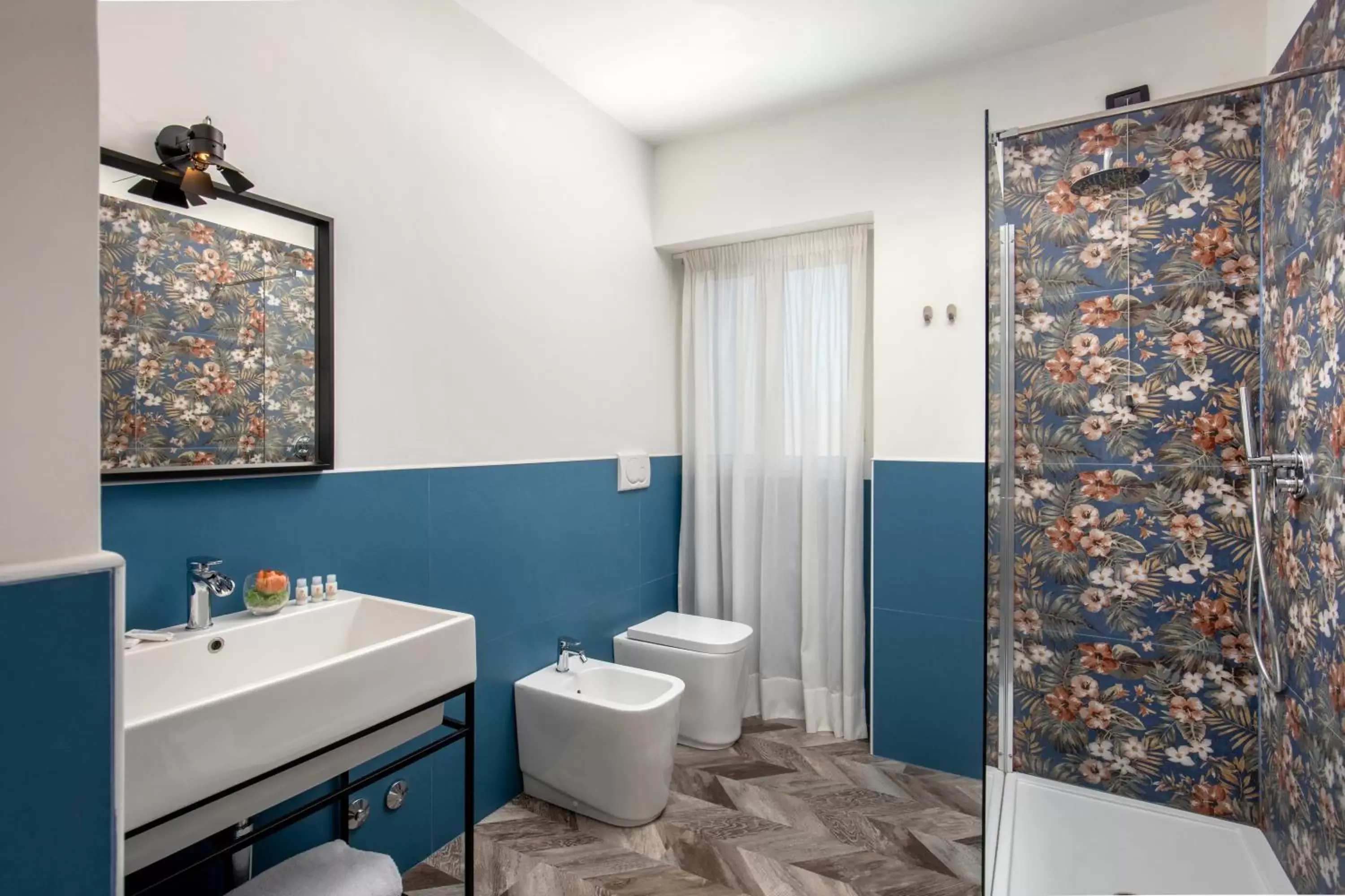 Toilet, Bathroom in Bloom Hotel Rome