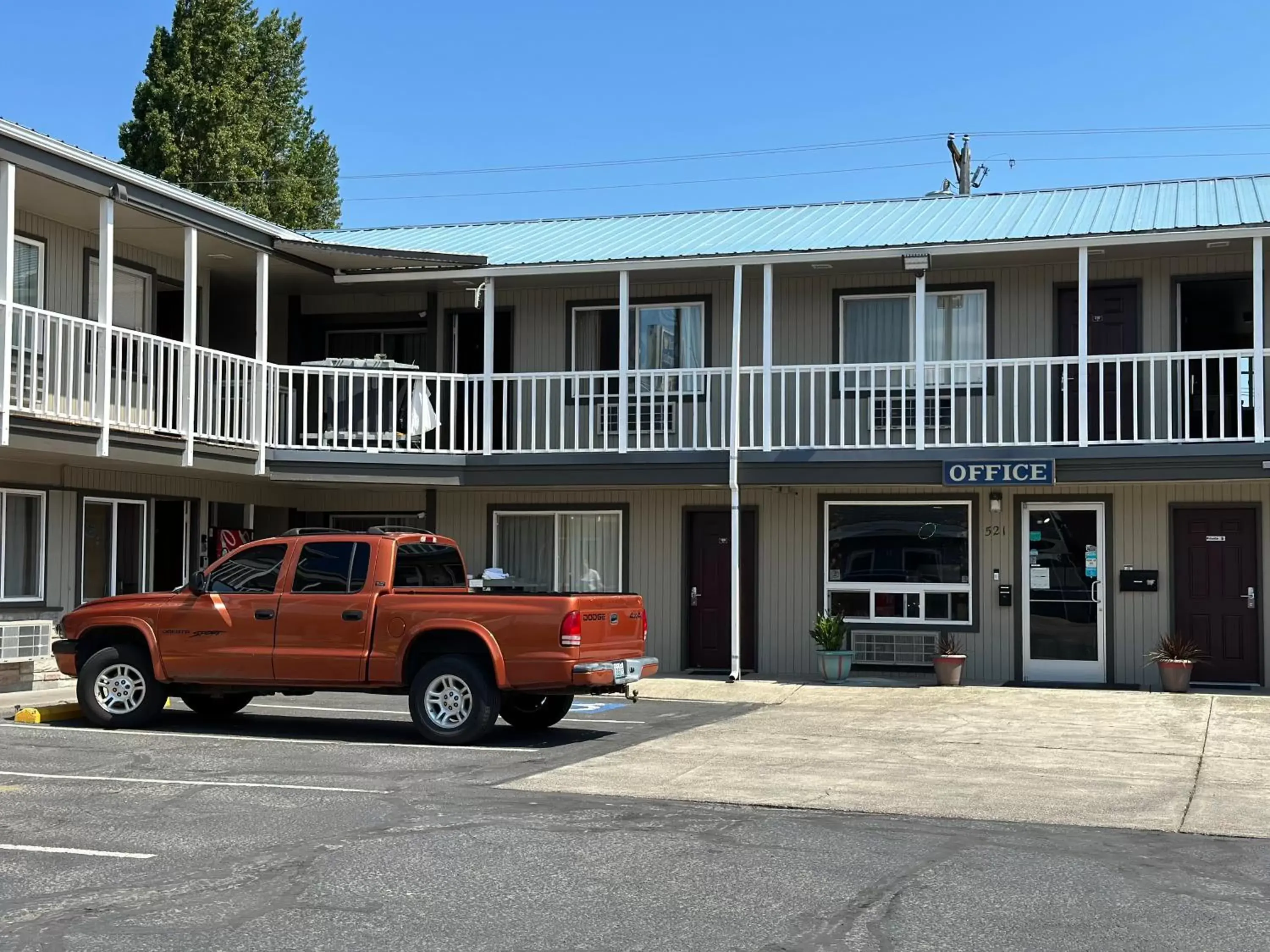 Property Building in Royal Victorian Motel