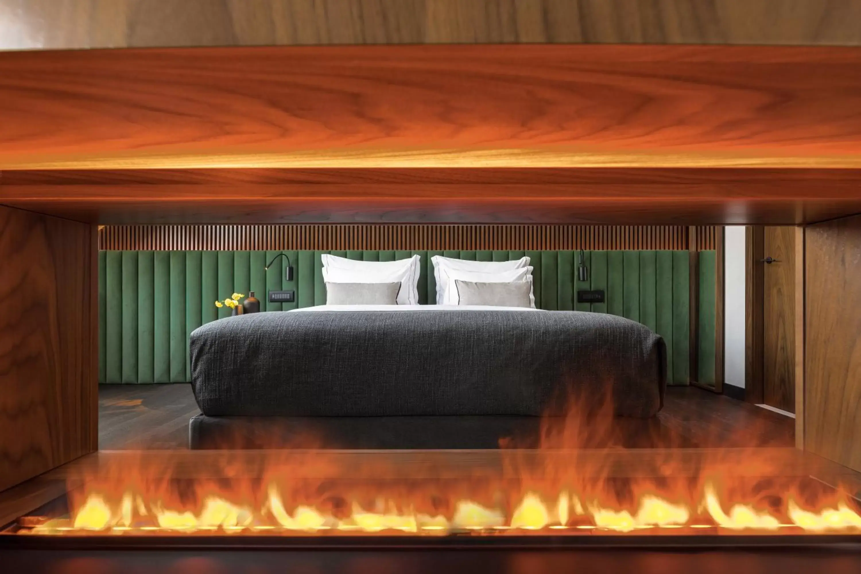 Bedroom, Bed in The Lynx Mountain Resort