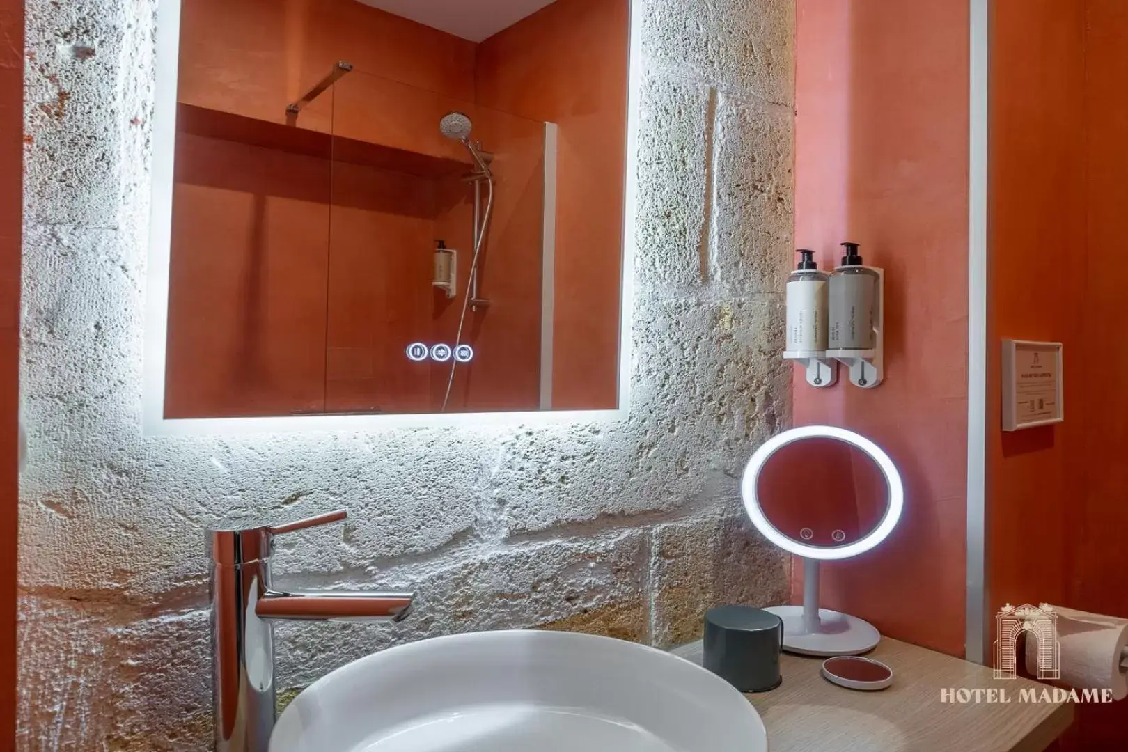 Bathroom in Hôtel Madame