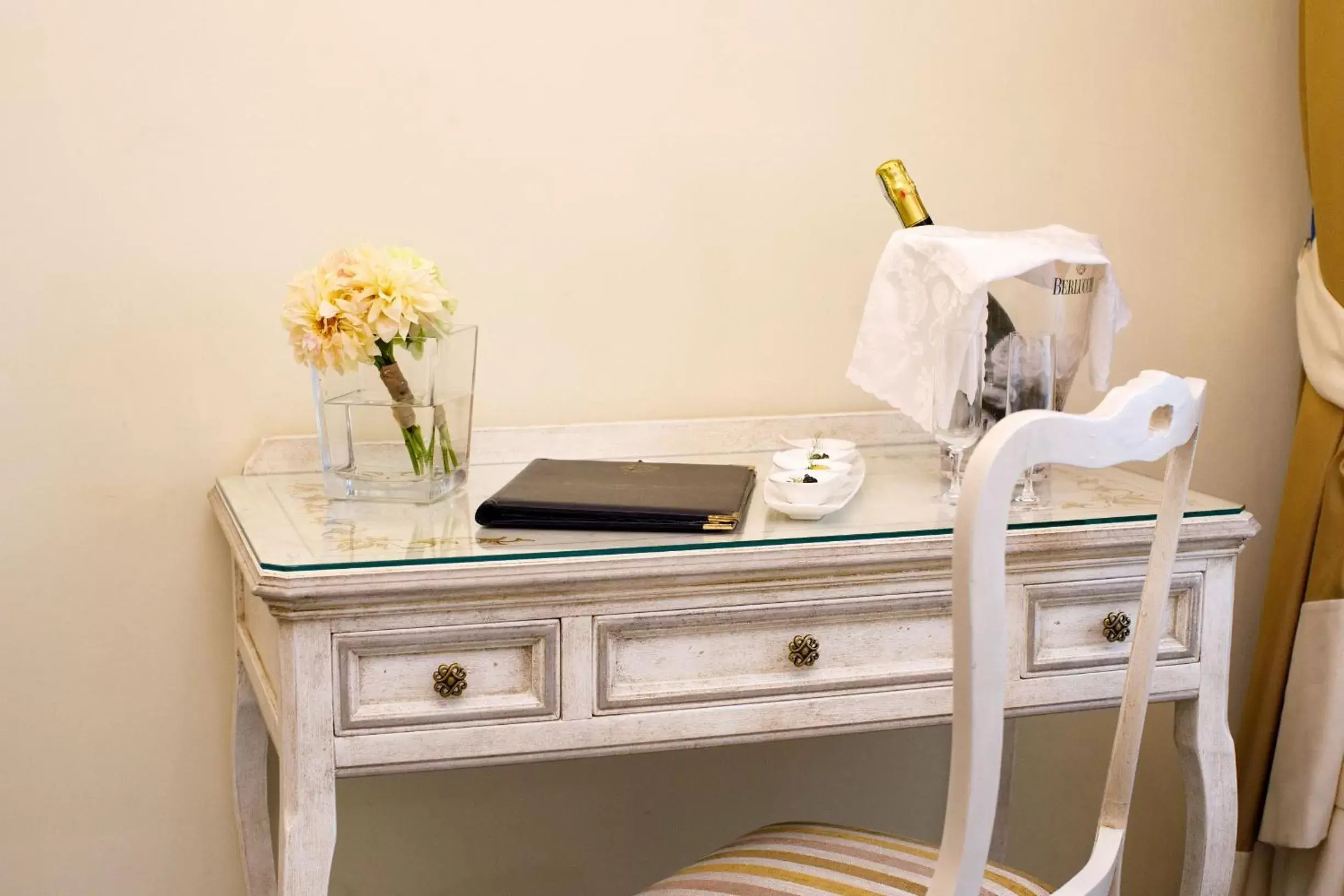 Economy Quadruple Room in Hotel Zi' Teresa Economy Quadruple Room in Hotel Zi' Teresa