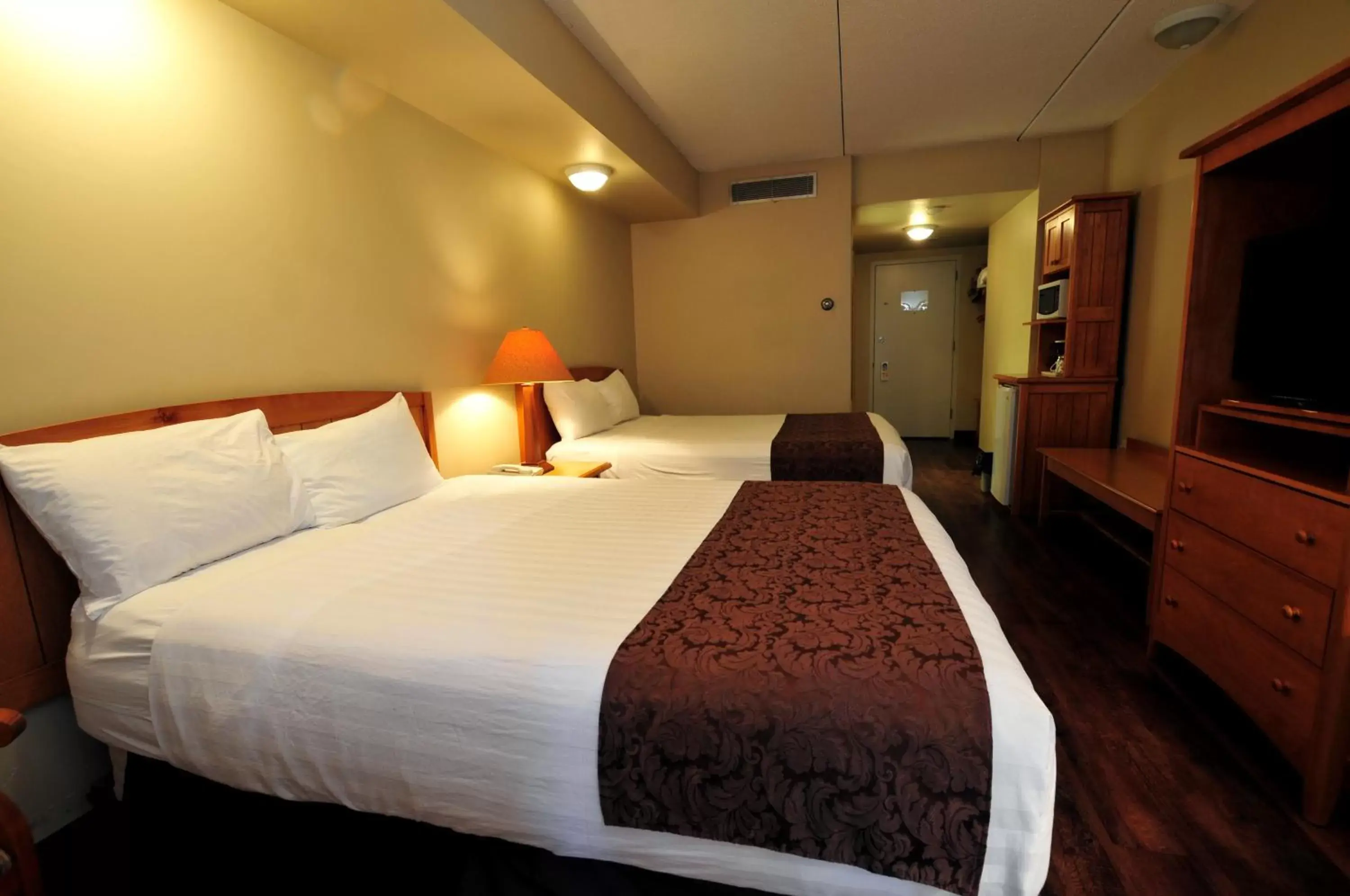 Queen Room in Manning Park Resort Queen Room in Manning Park Resort