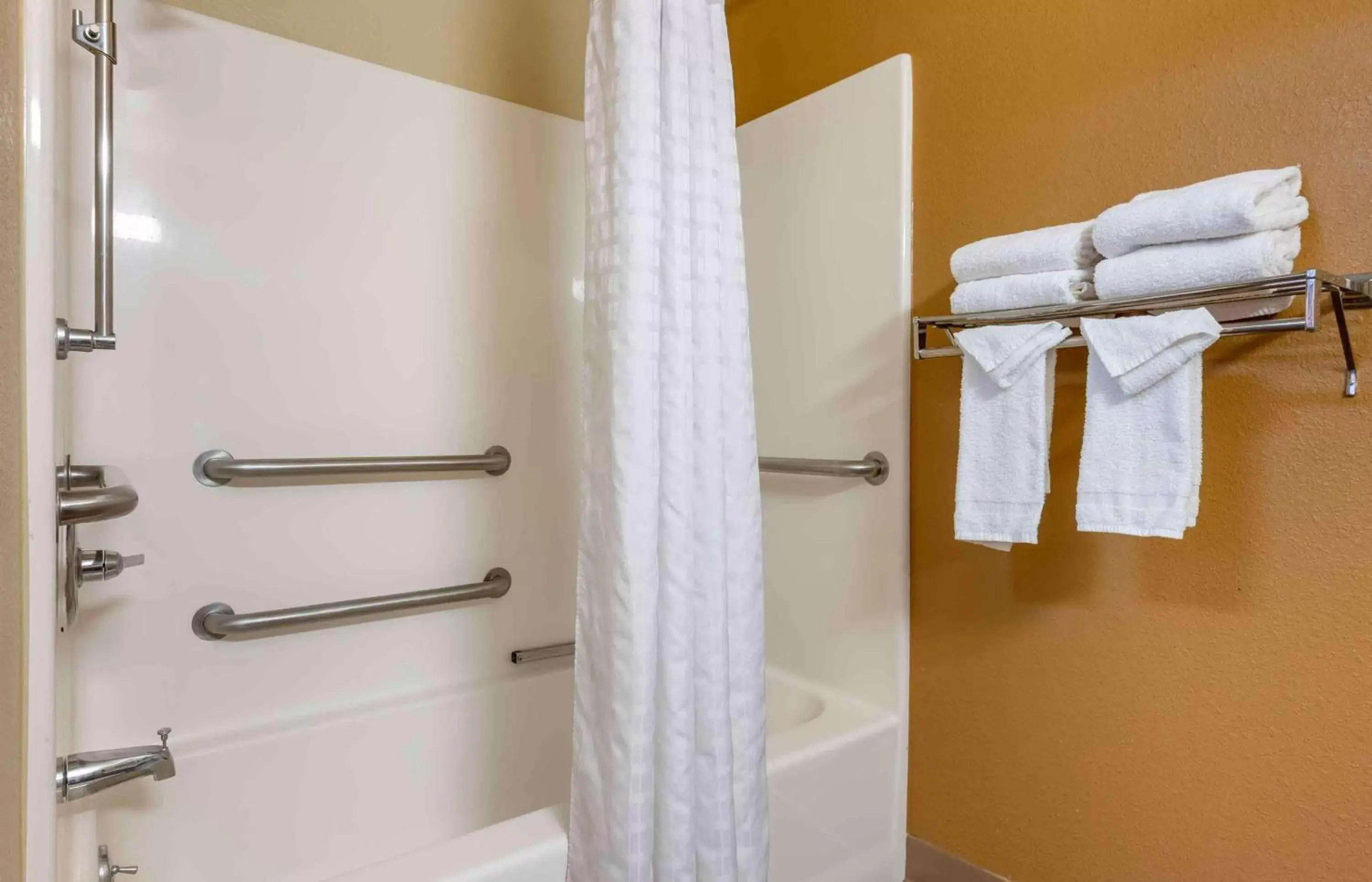 Bathroom in Extended Stay America Suites - Cincinnati - Florence - Turfway Rd