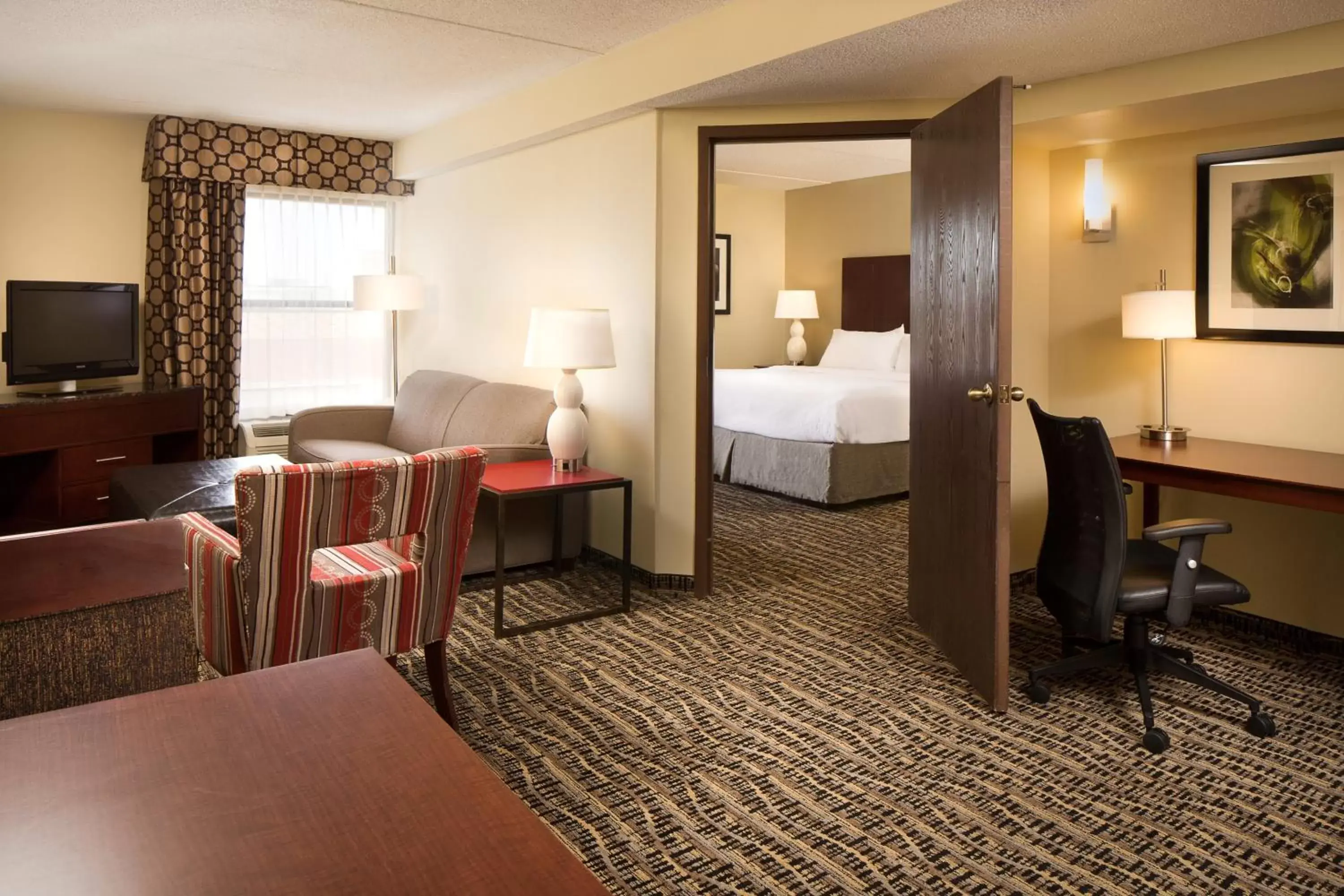 Photo of the whole room, Bed in Holiday Inn Dubuque/Galena, an IHG Hotel
