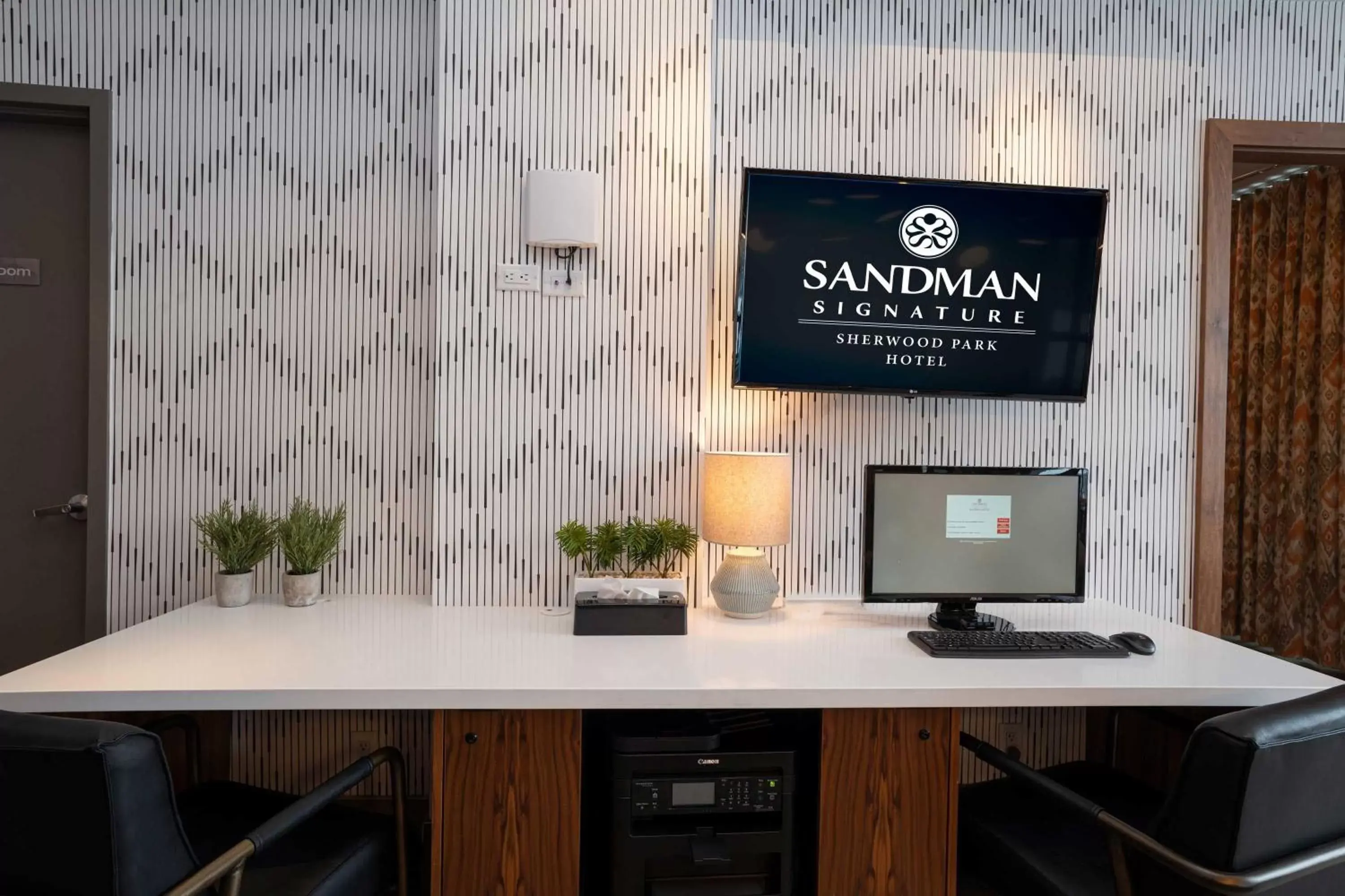 Business facilities in Sandman Signature Sherwood Park Hotel