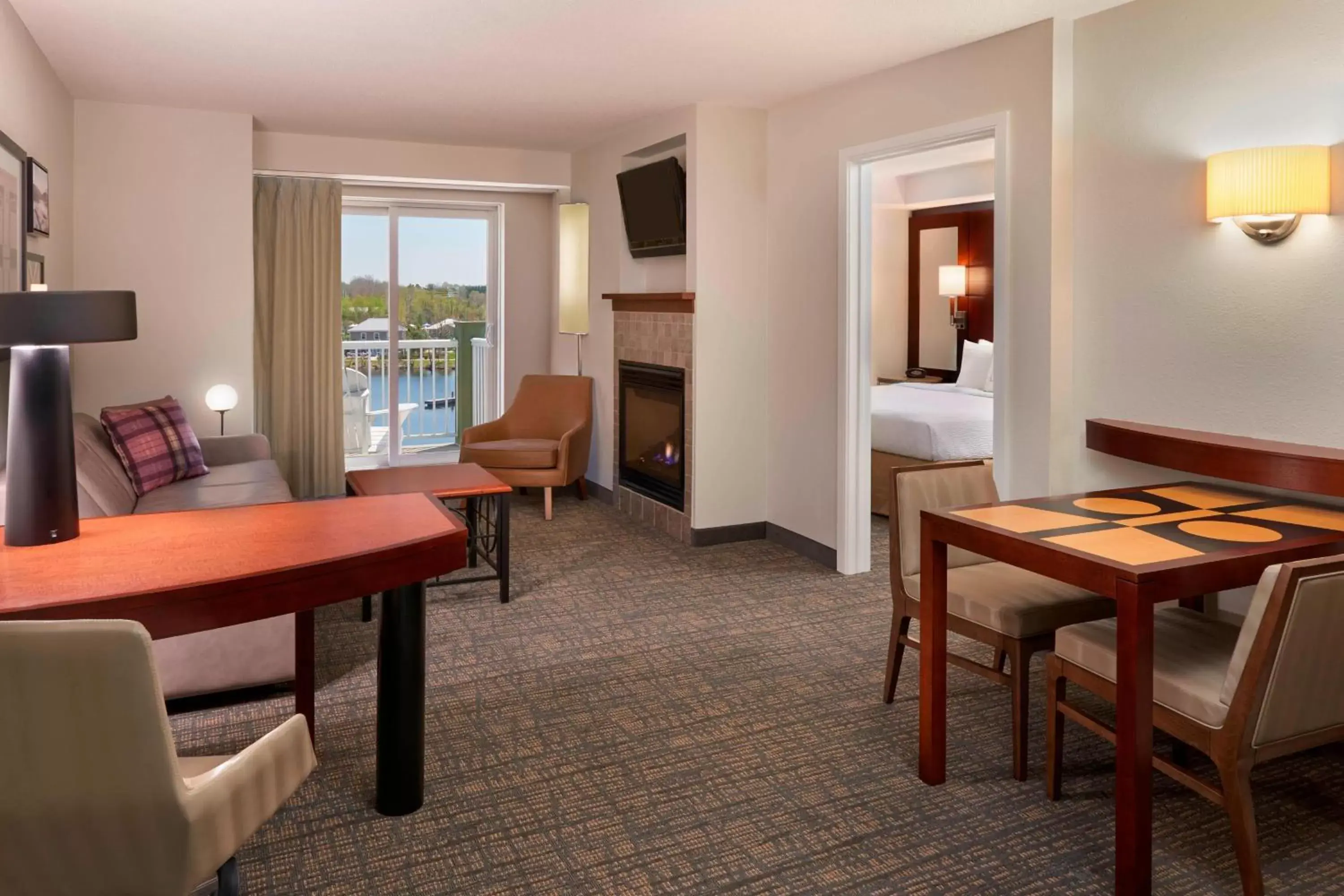 Bedroom, Seating Area in Residence Inn by Marriott Gravenhurst Muskoka Wharf