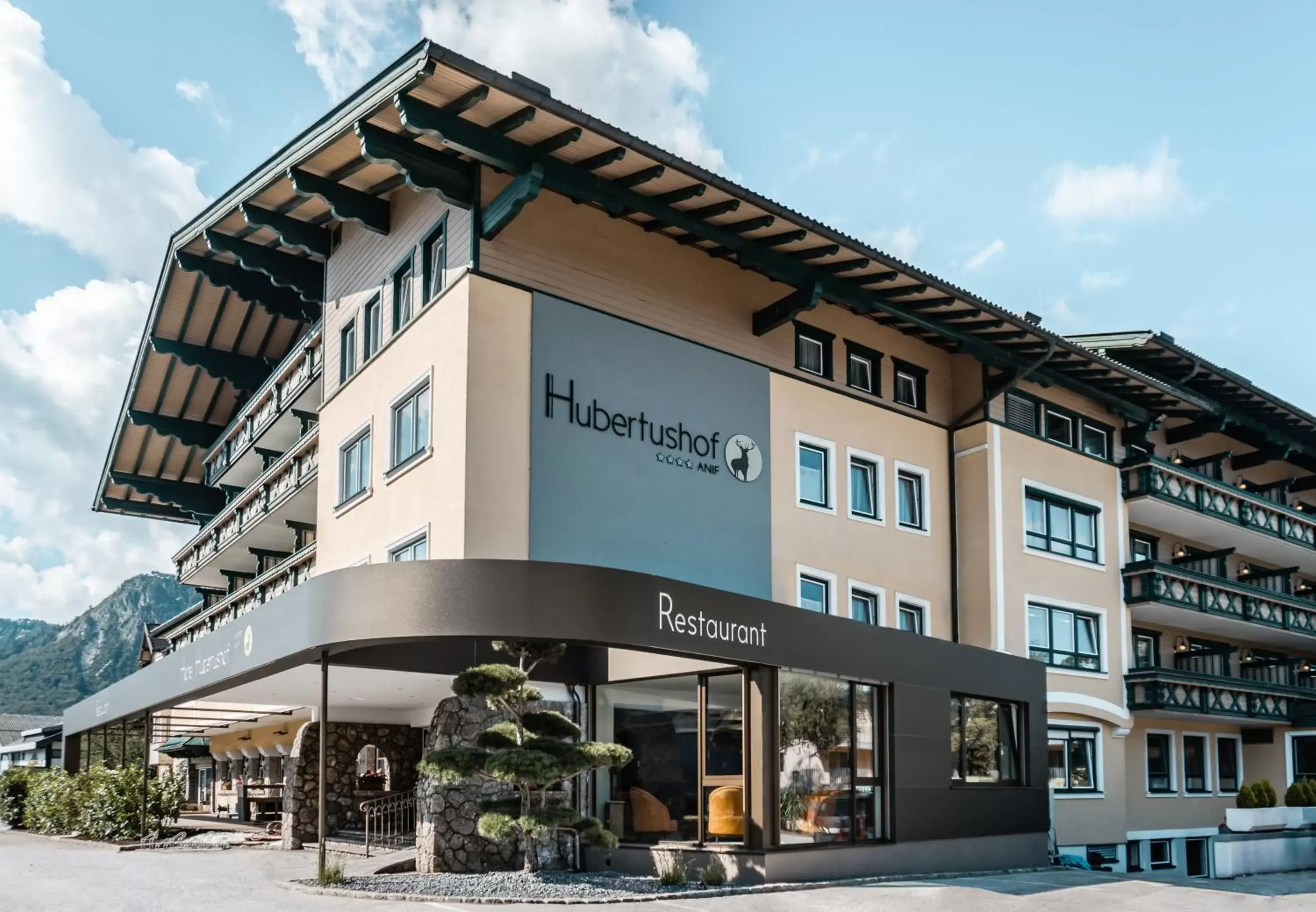 Restaurant/places to eat, Property Building in Hotel Hubertushof