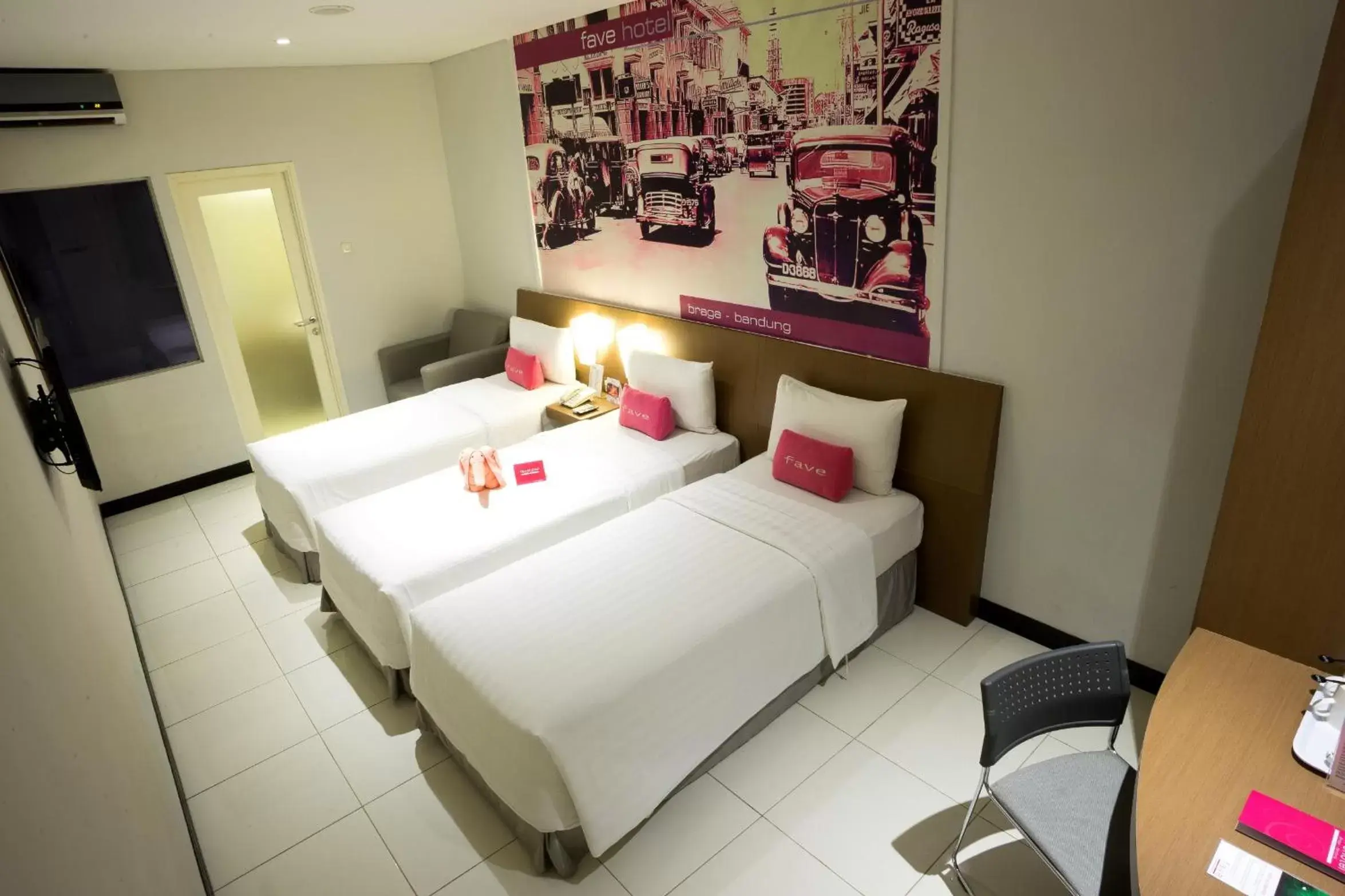 Photo of the whole room, Bed in favehotel Braga