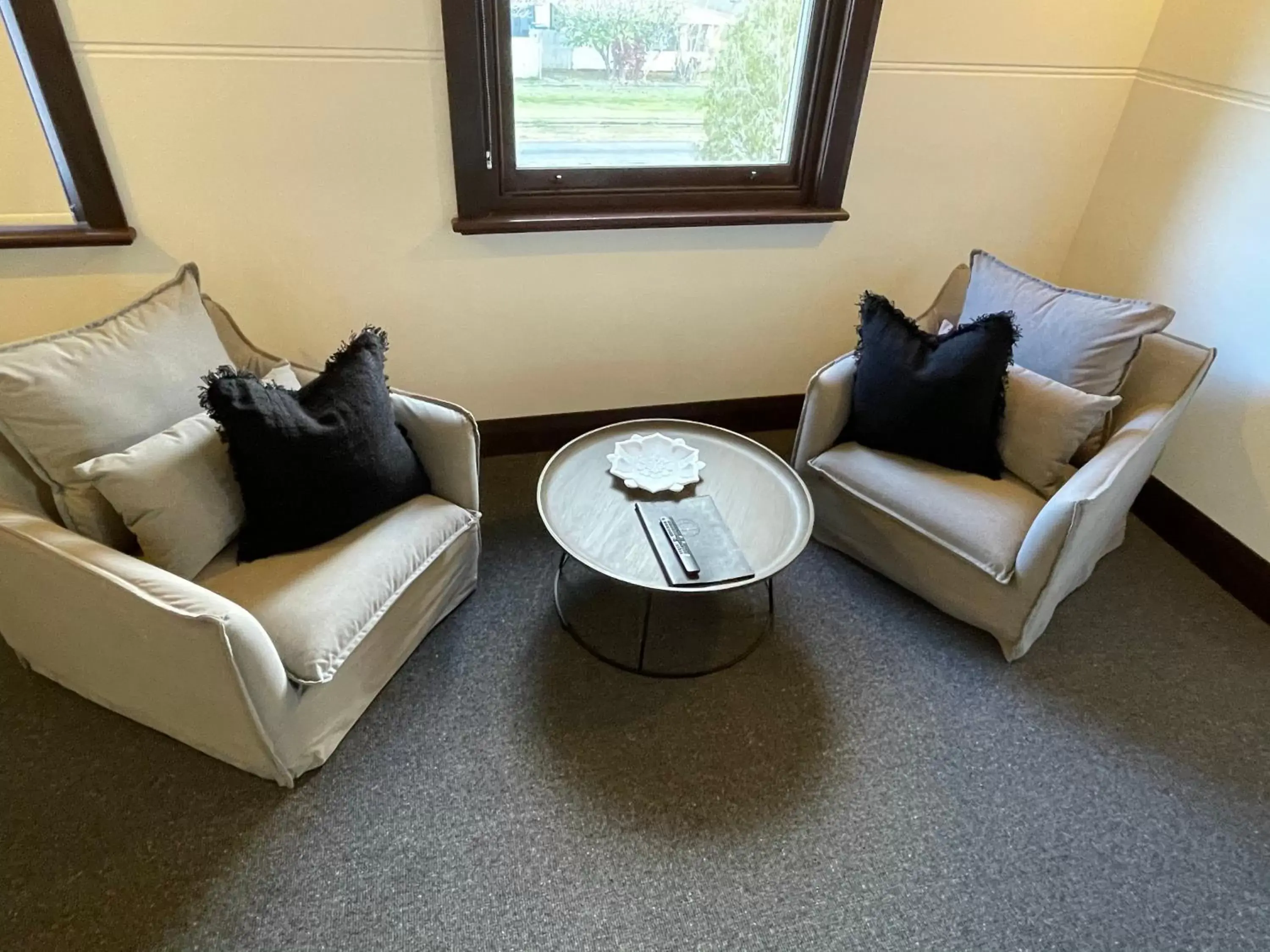 Seating Area in Ballina Manor Boutique Hotel