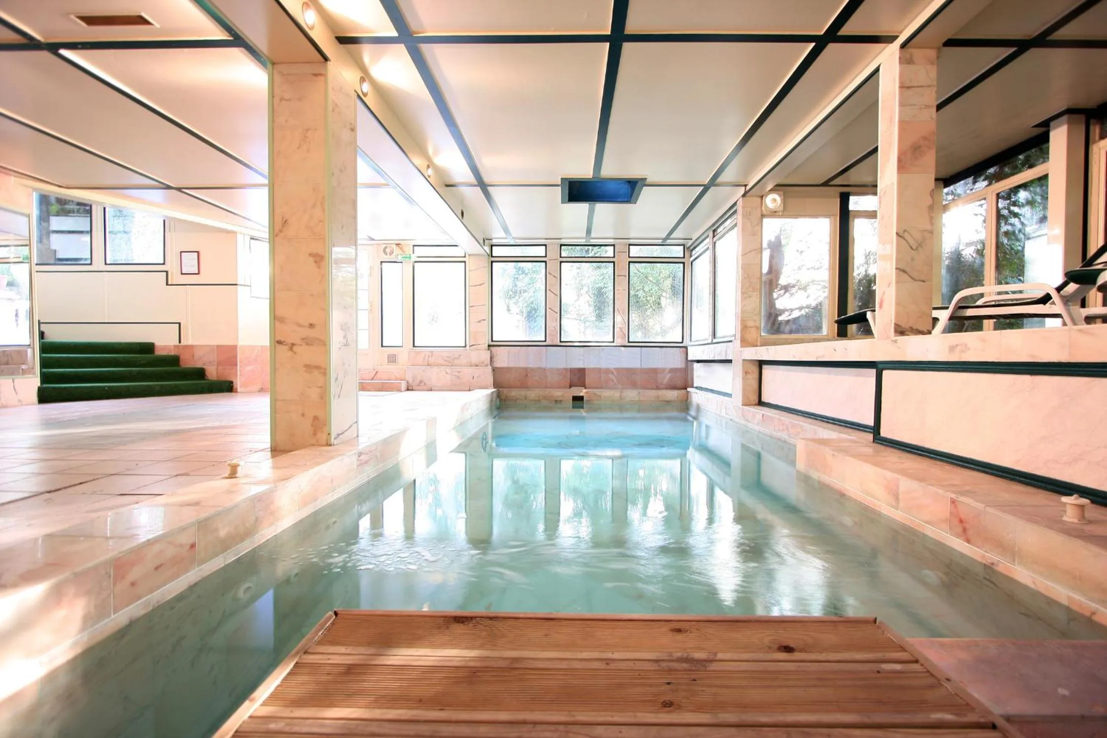 Swimming pool in Belle Isle Sur Risle - Chateau Hotel & Spa