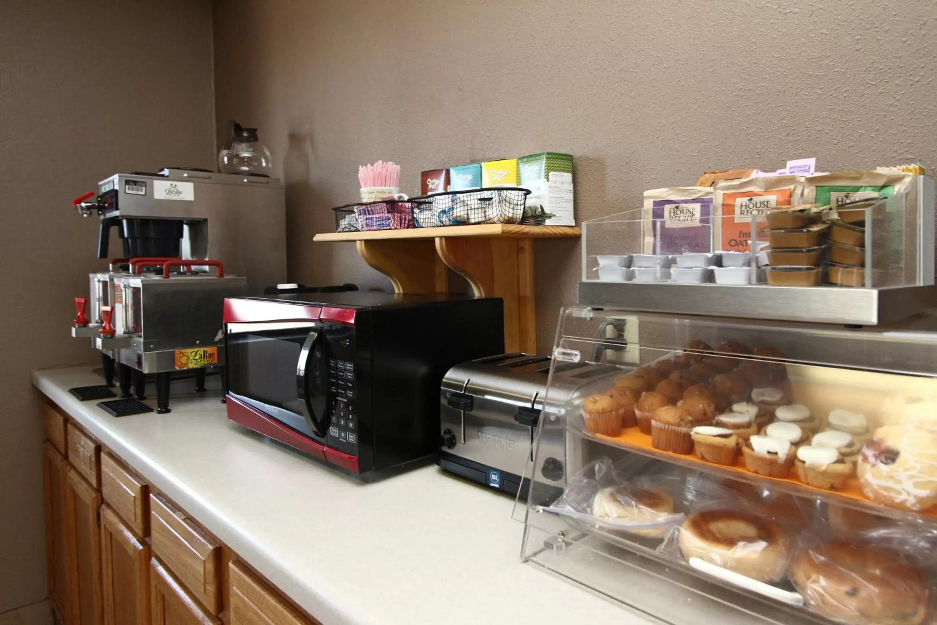 Continental breakfast in Victorian Inn & Suites-York