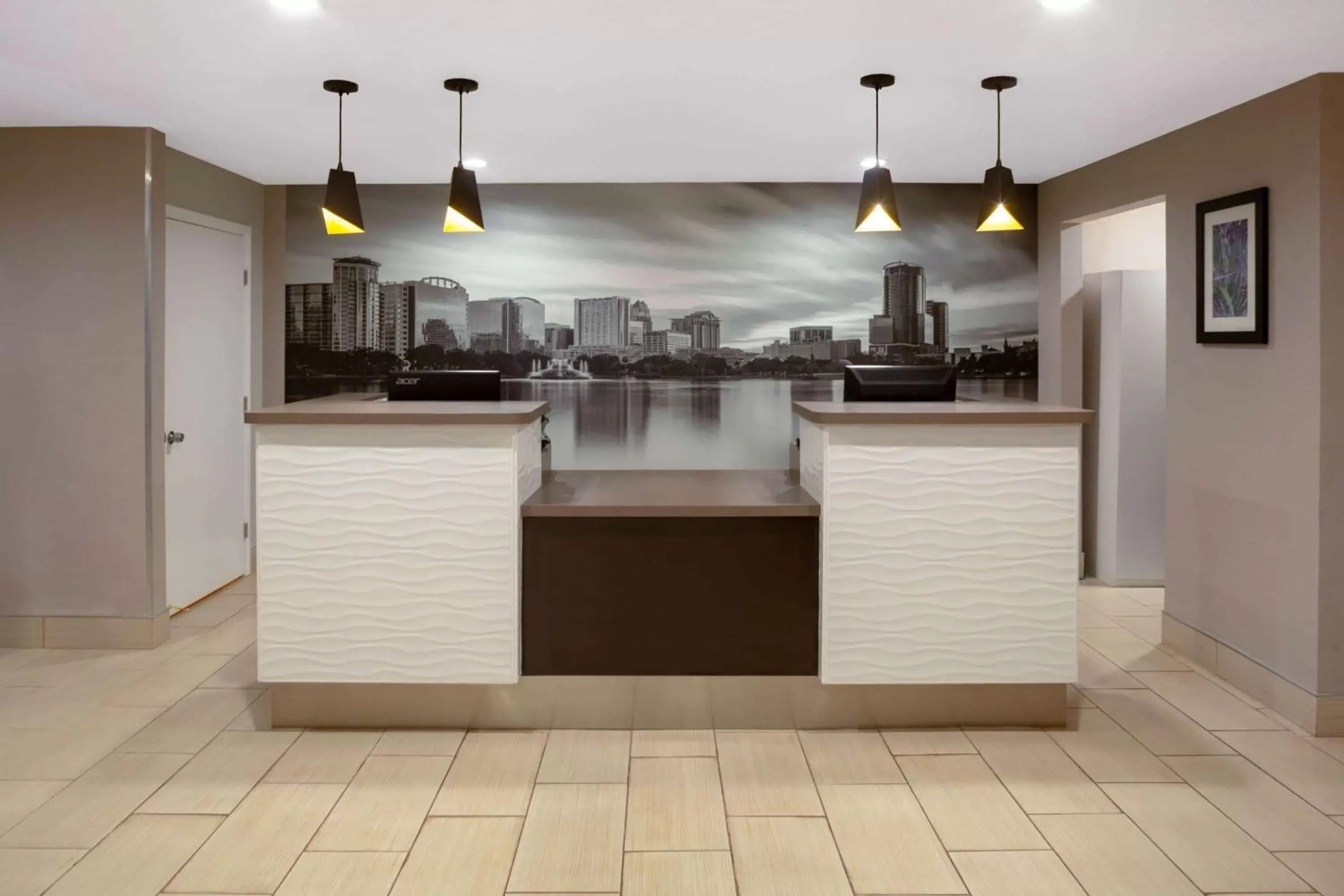 Lobby or reception, Kitchen/Kitchenette in La Quinta by Wyndham Orlando Universal area