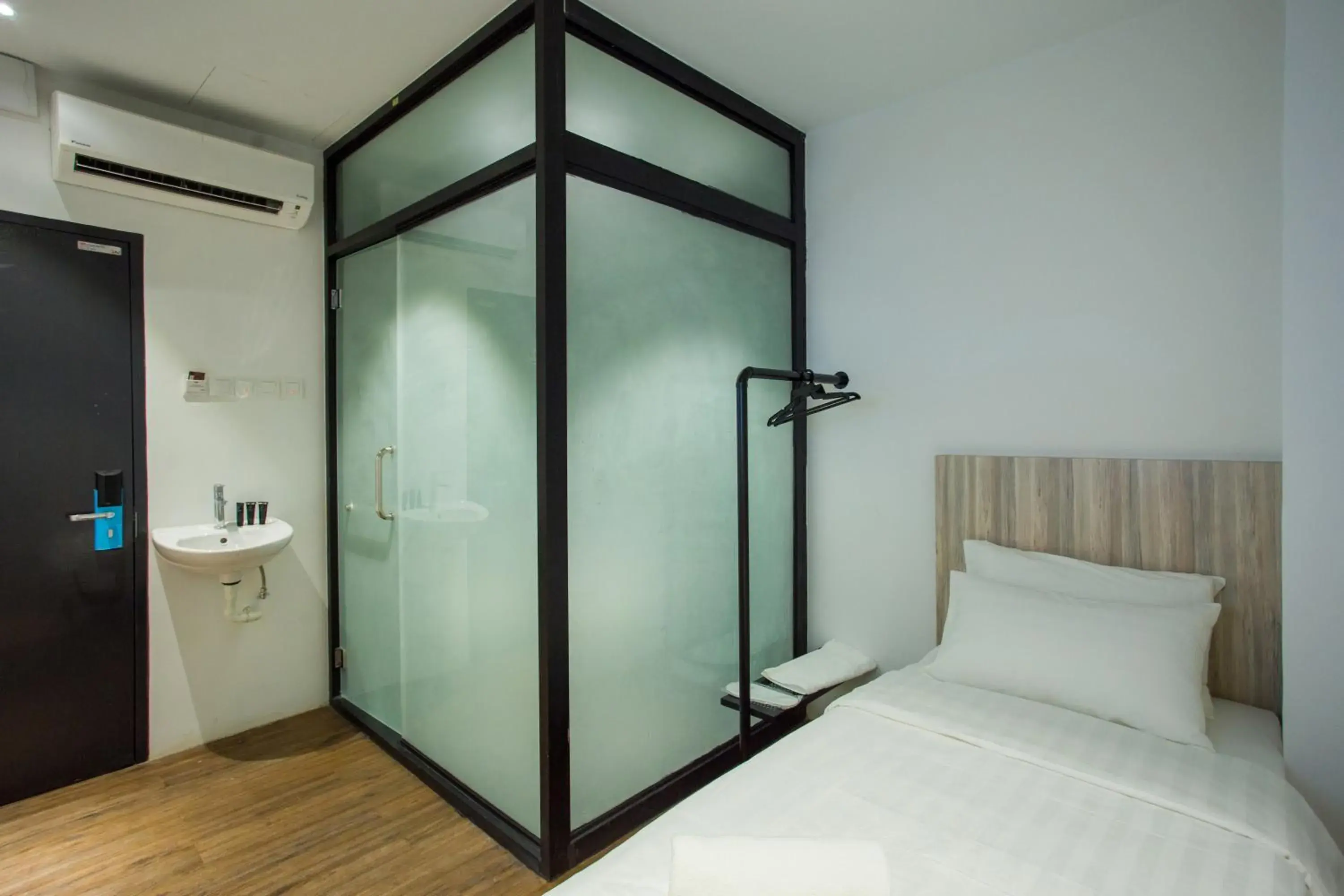 Bathroom, Bed in Stella Hotel Johor Bahru