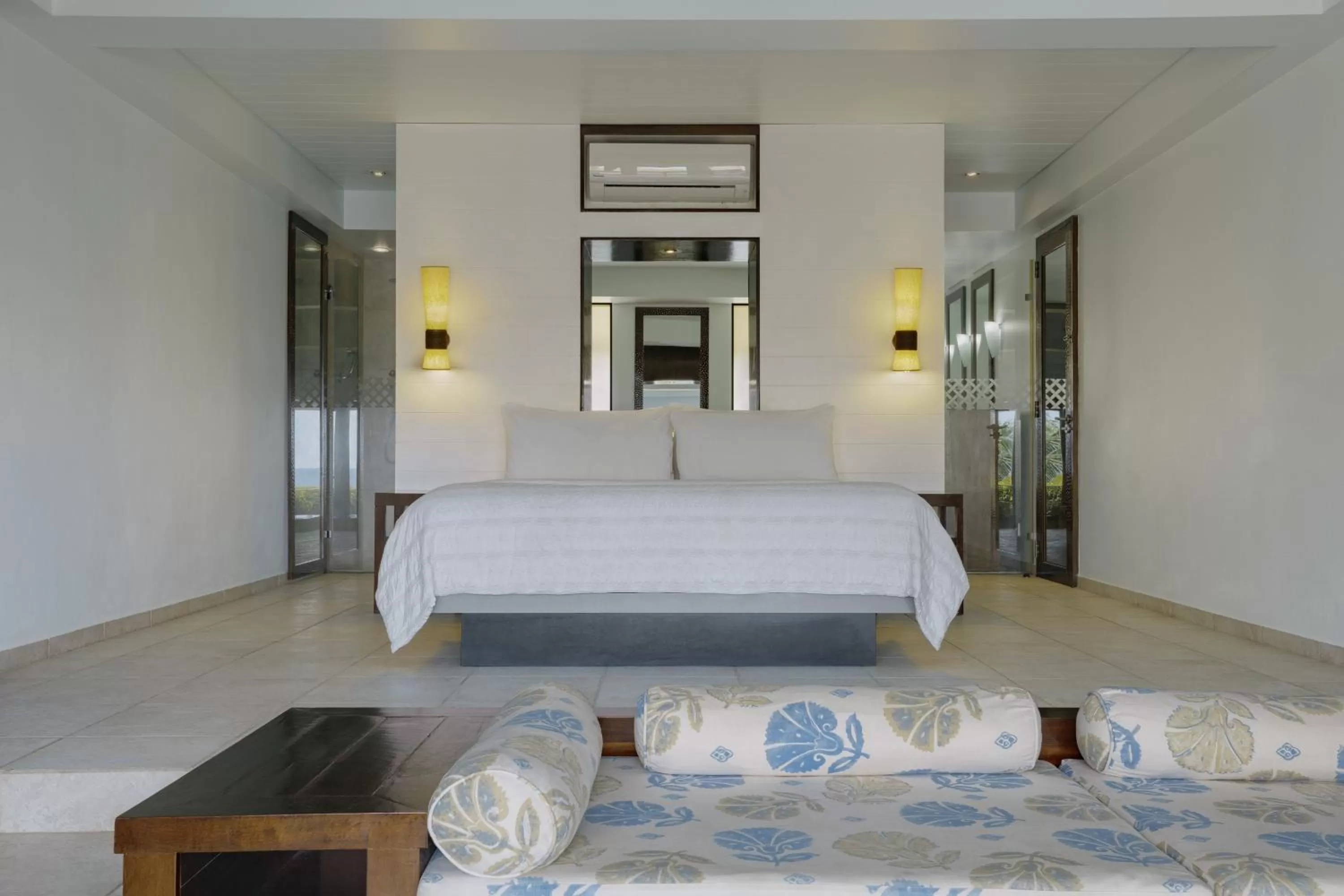 Deluxe Suite Ocean Front in Fisherman's Cove Resort - closed for complete renovation - Visit our sister property STORY Seychelles for your stay