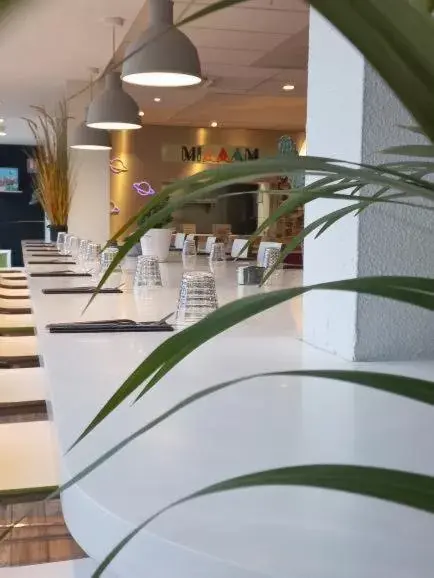 Restaurant/places to eat in Ibis Styles Toulouse Labège