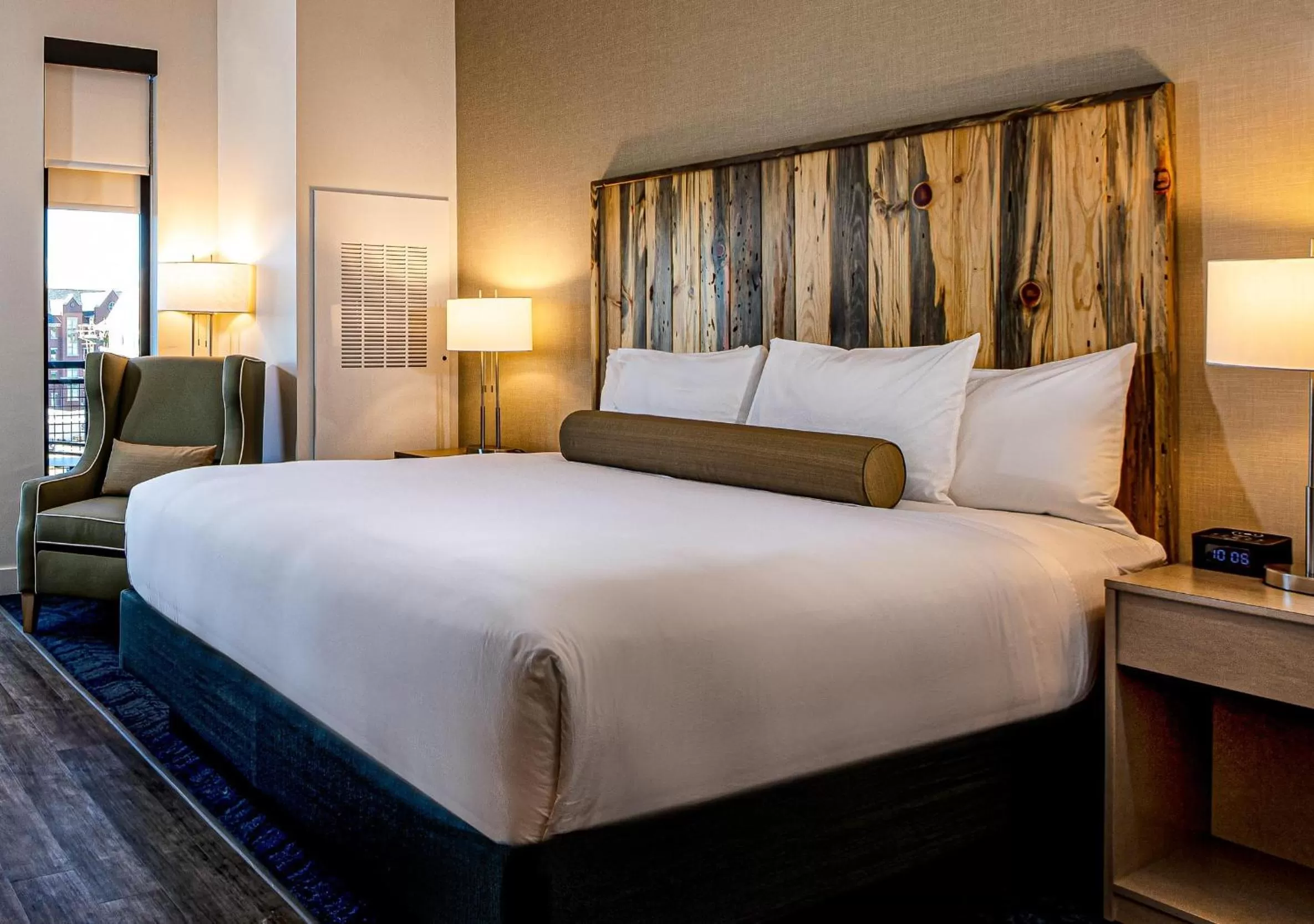 Guests, Bed in Hotel Maverick