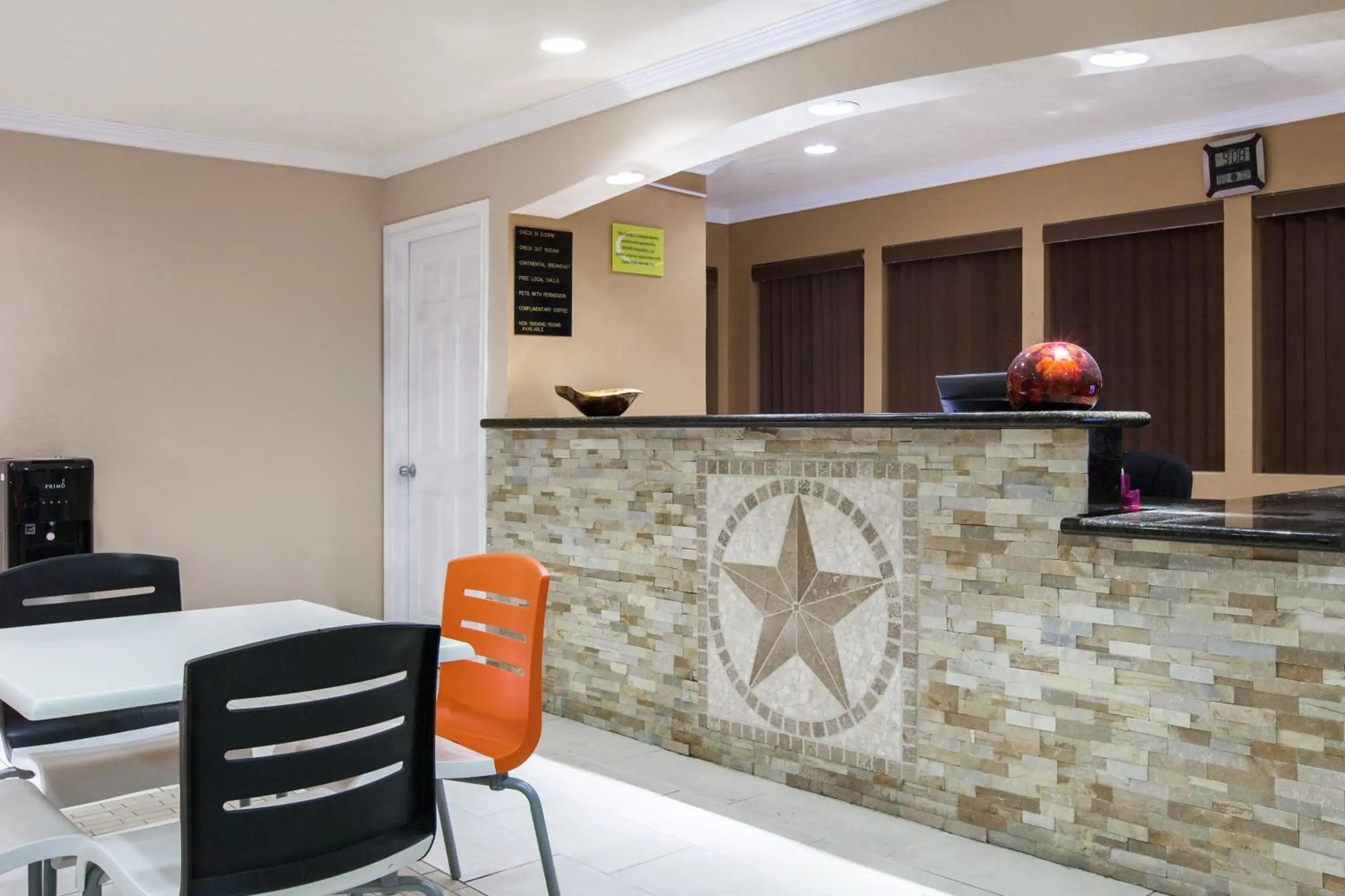 Breakfast in Super 8 by Wyndham Sherman Breakfast in Super 8 by Wyndham Sherman