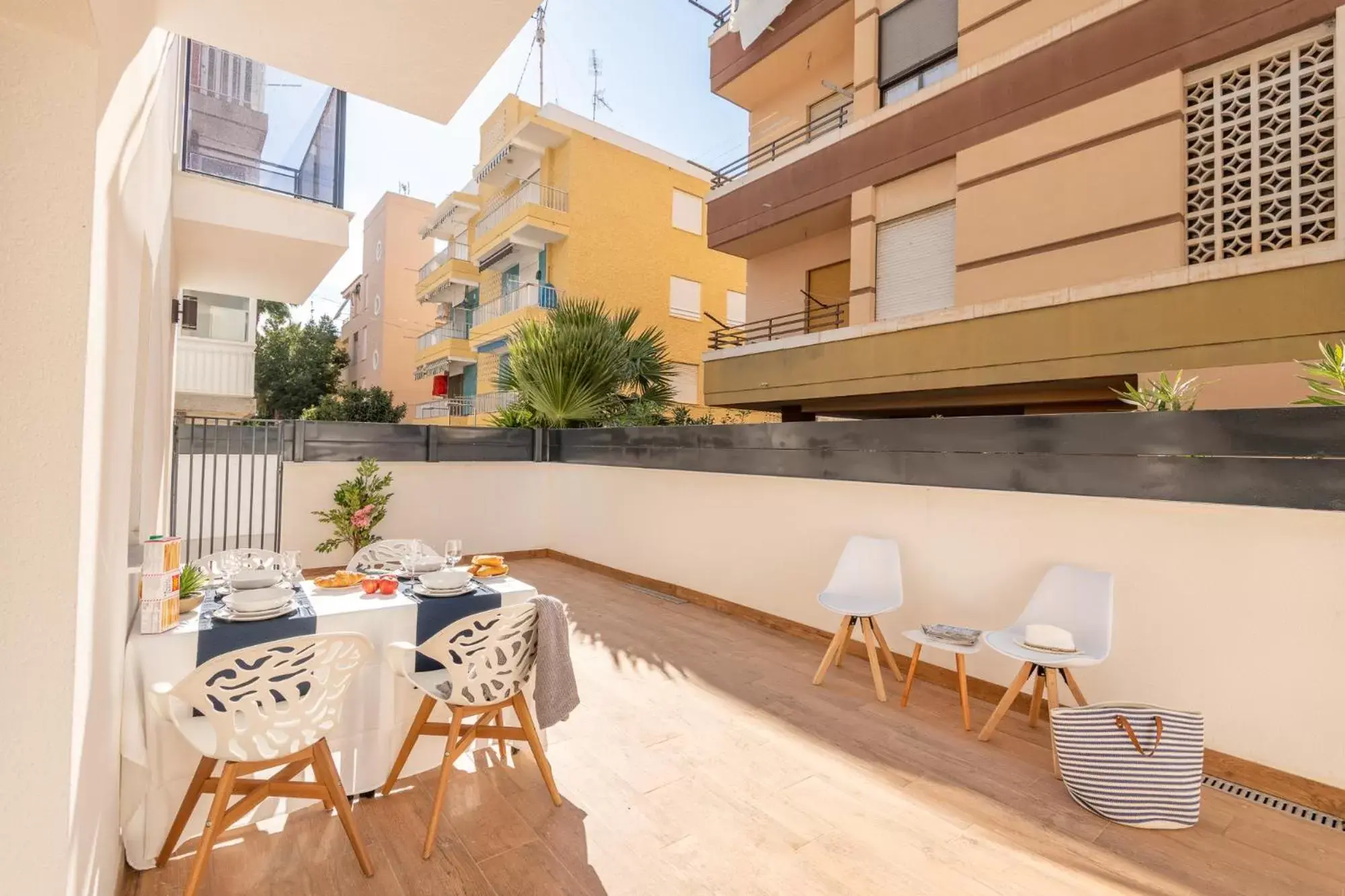 Patio, Restaurant/Places to Eat in Santa Pola Apartments