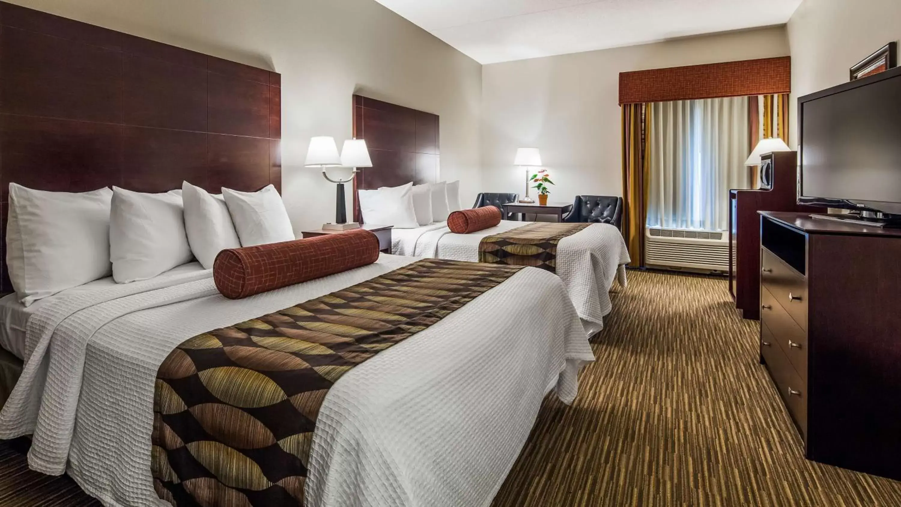 Photo of the whole room, Bed in Best Western Plus O'hare International South Hotel