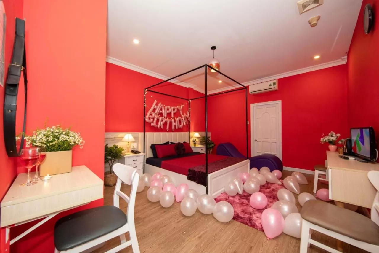 Dining area, Bed in Ben Thanh Station Hotel