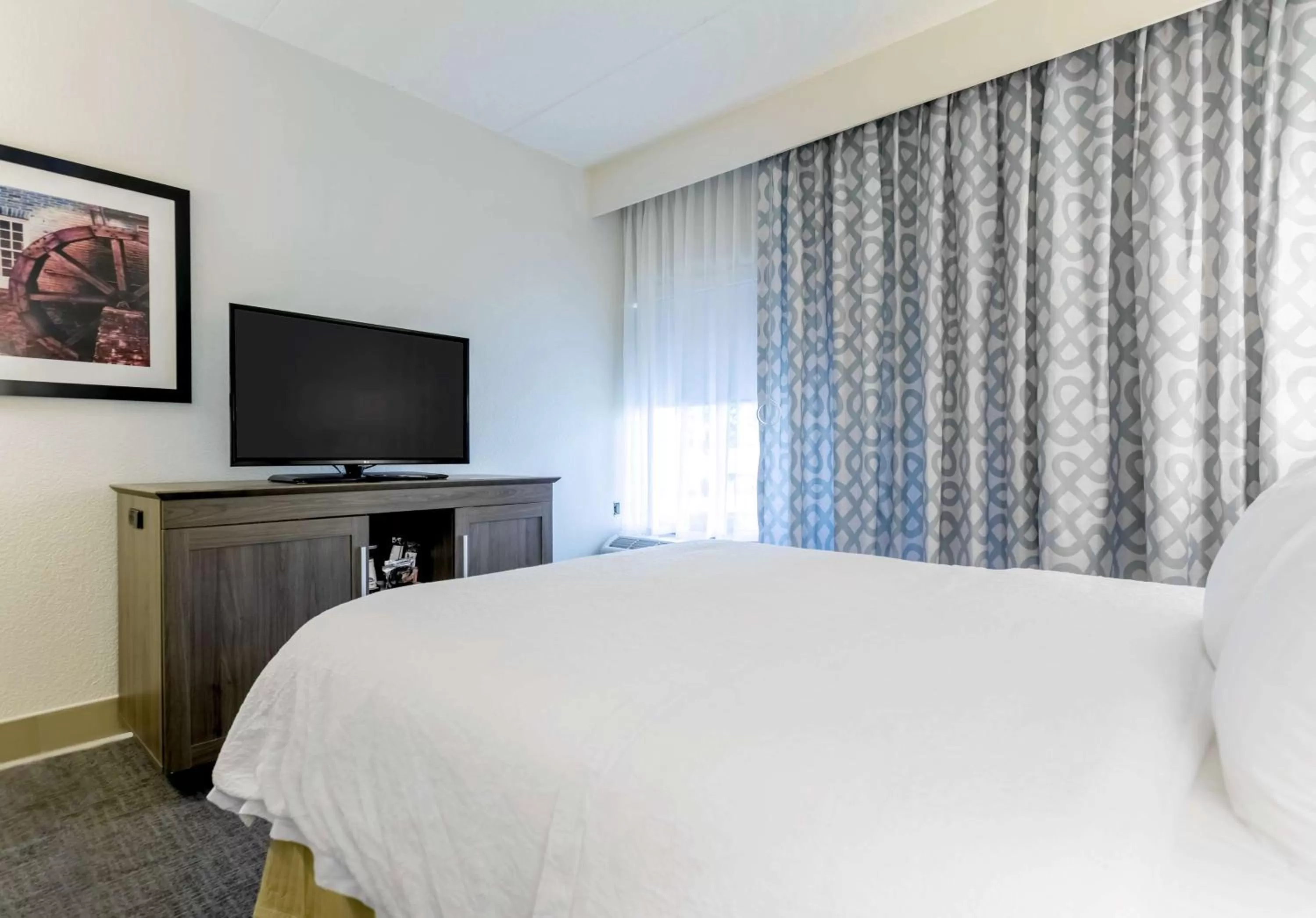 Bedroom, Bed in Hampton Inn St Charles St Peters