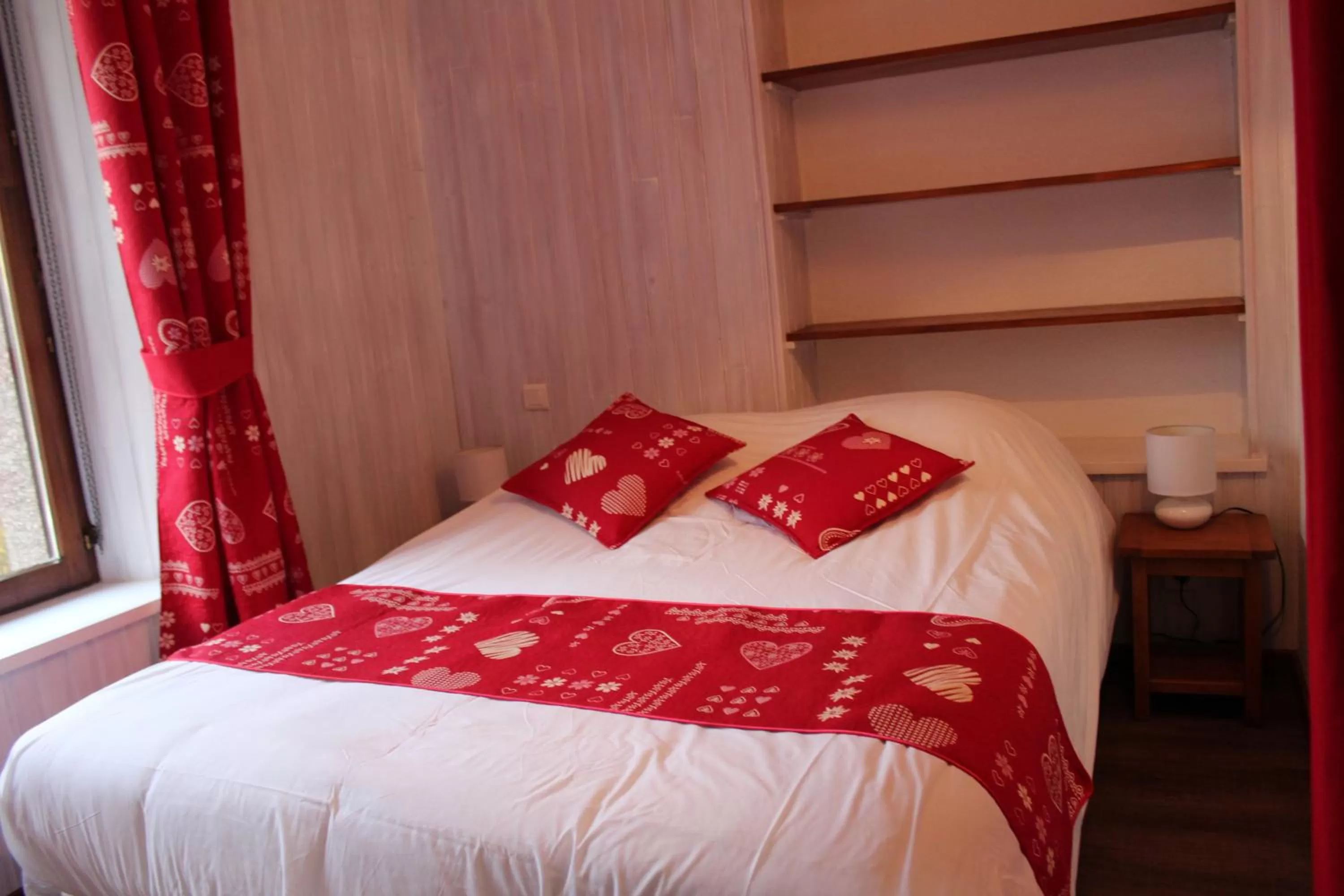 Two-Bedroom Suite in Hotel Restaurant Du Haut Du Roc