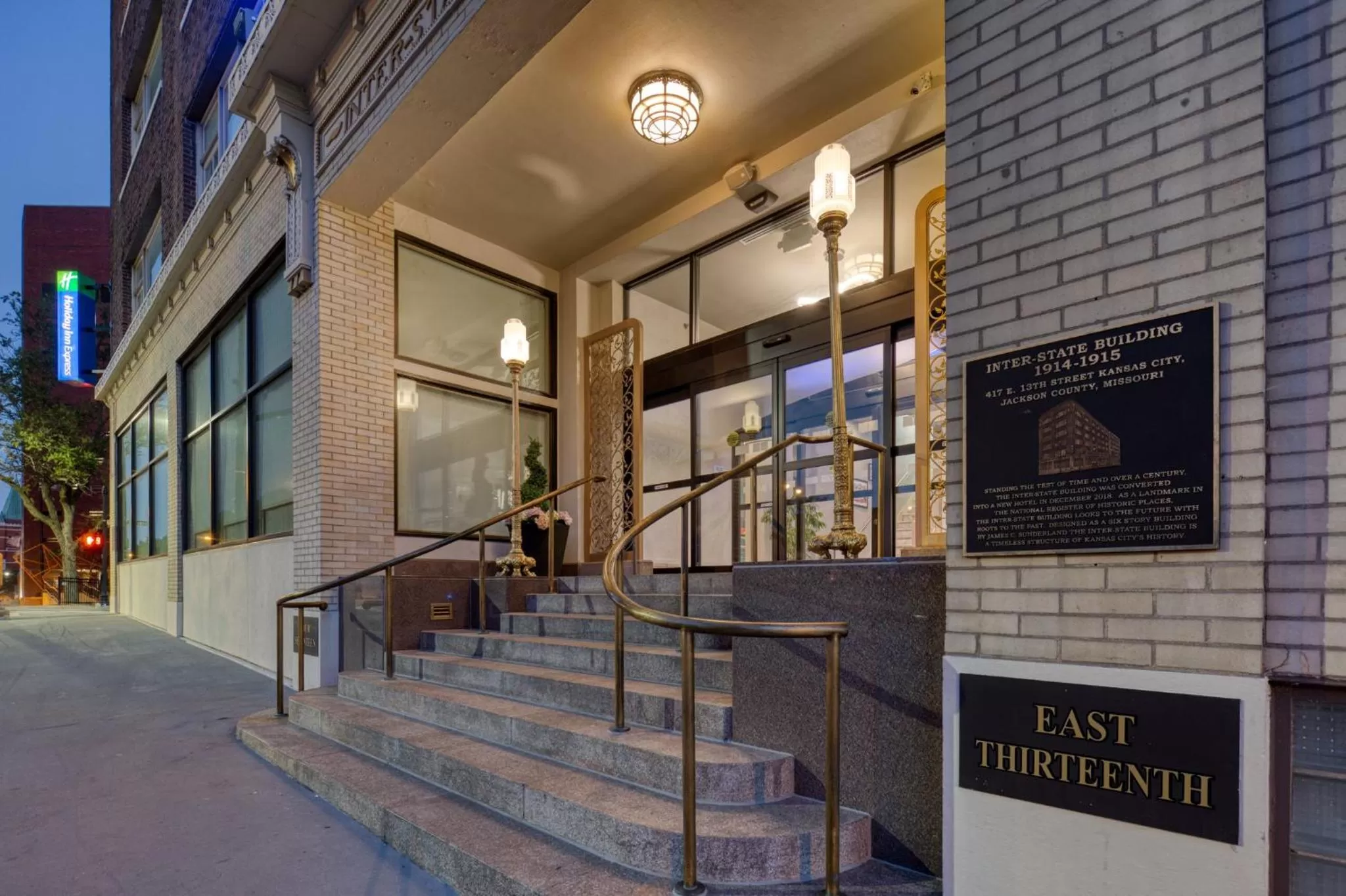 Property building in Holiday Inn Express Kansas City Downtown