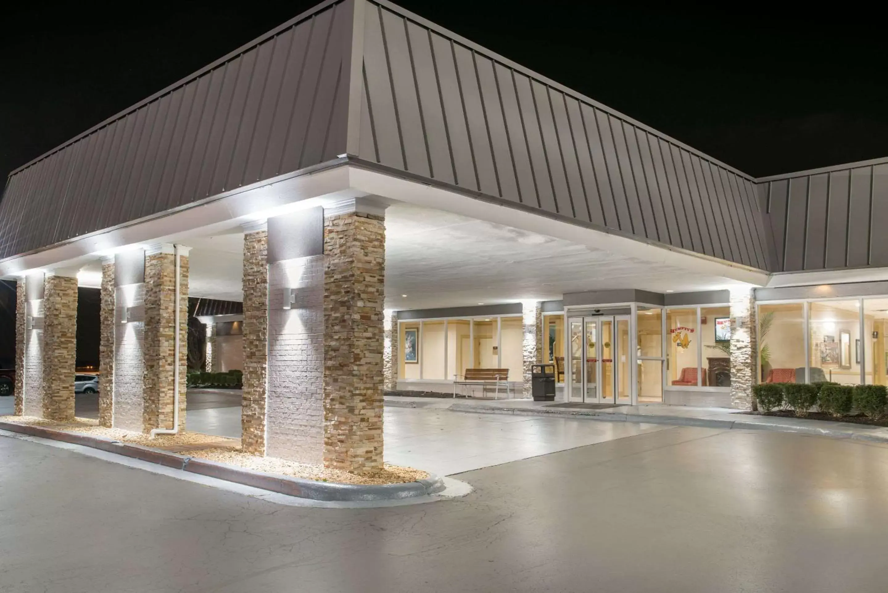 Property Building in Clarion Inn Dayton Airport