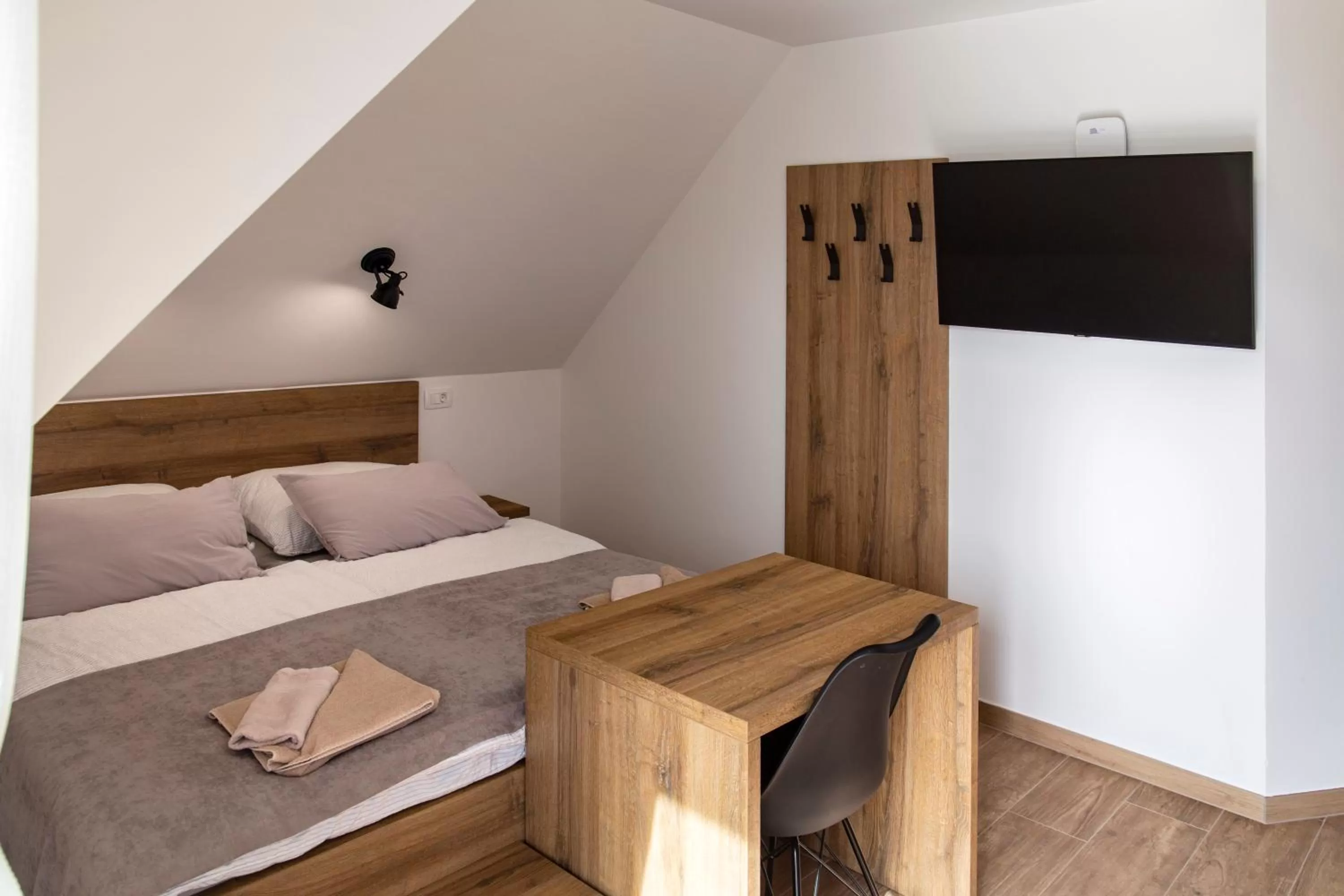 Property building, Bed in Vila Marin Miler