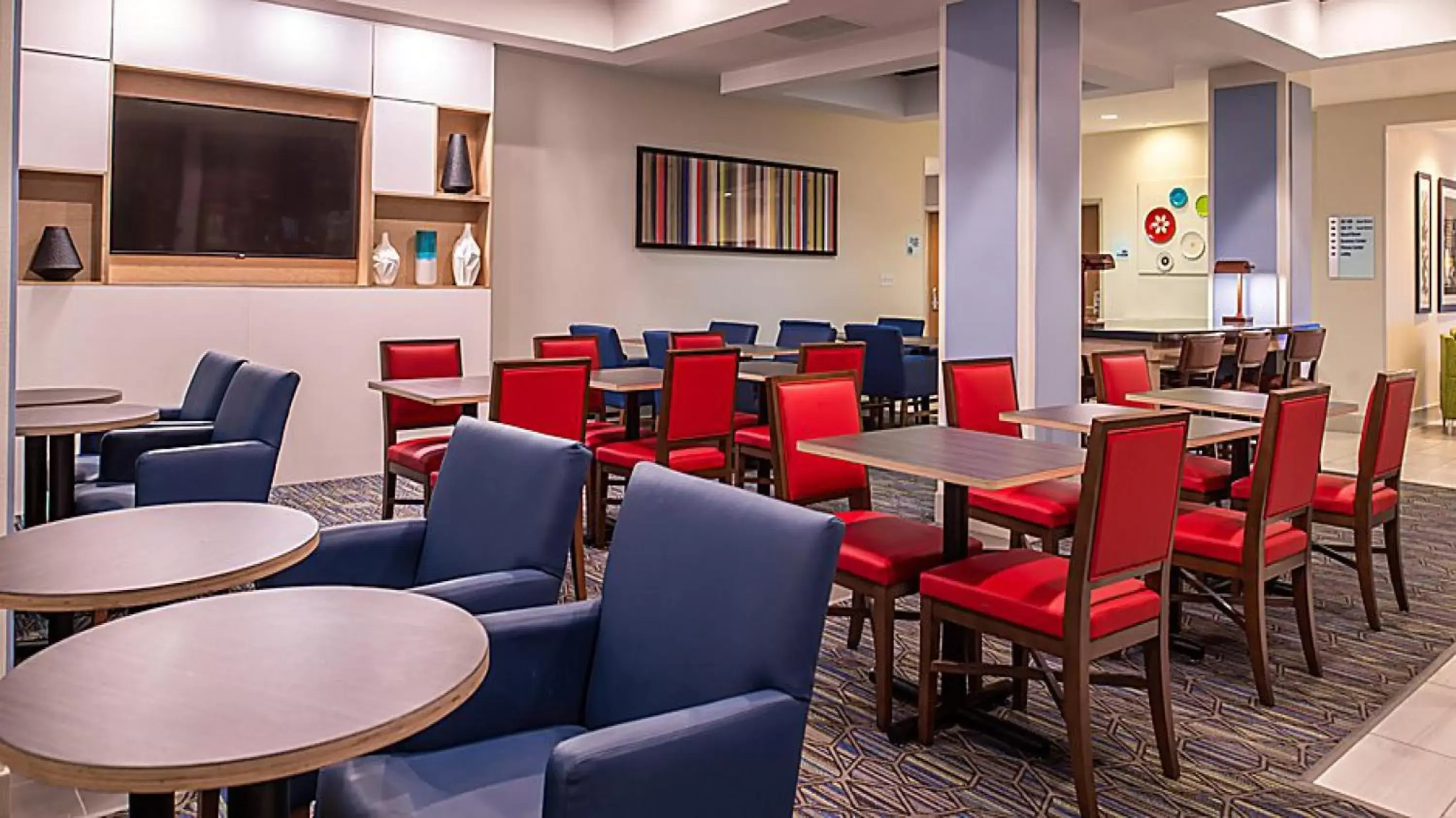 Breakfast, Restaurant/Places to Eat in Holiday Inn Express Hotel & Suites Mount Pleasant, an IHG Hotel