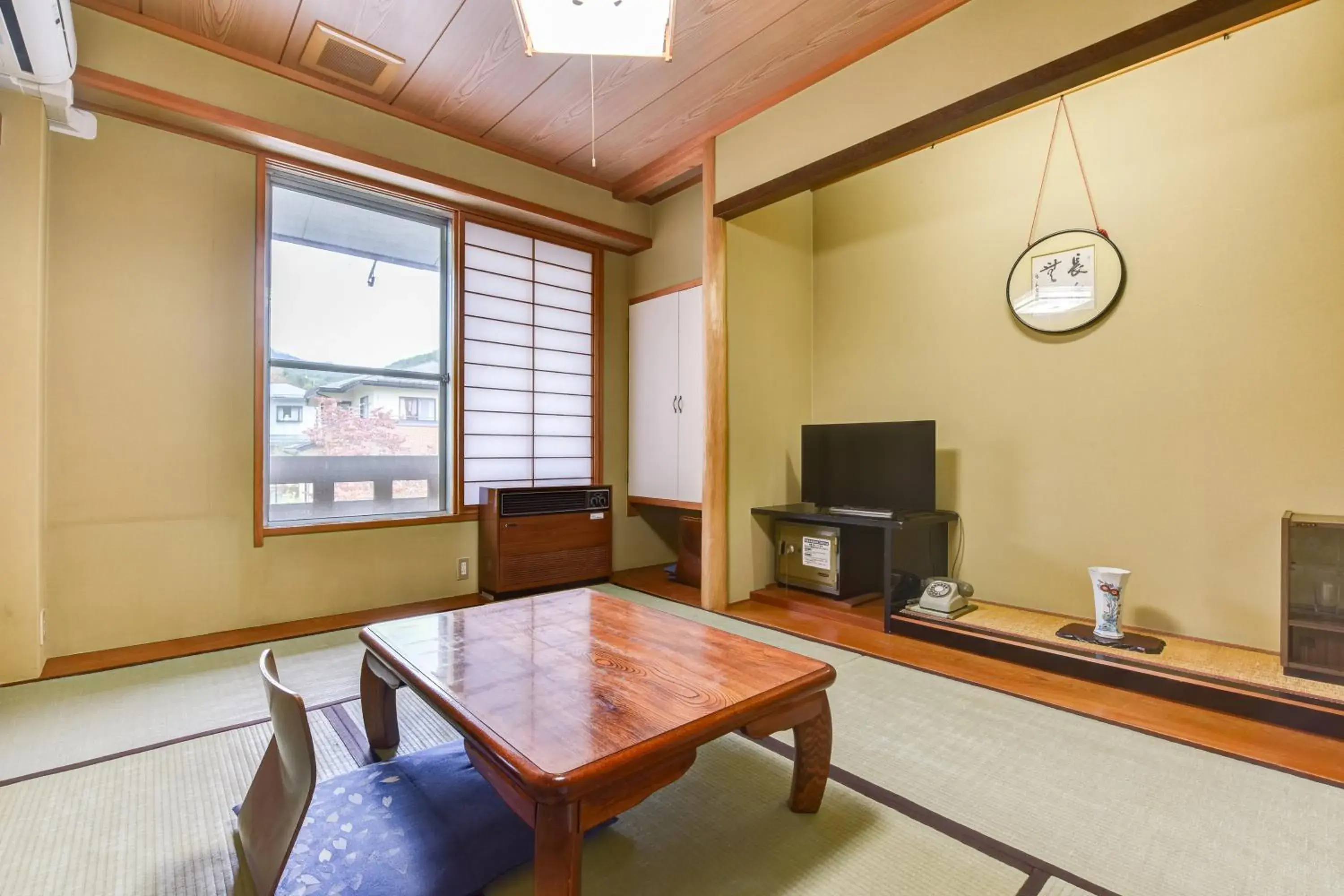 Photo of the whole room, Seating Area in Fujiya Ryokan