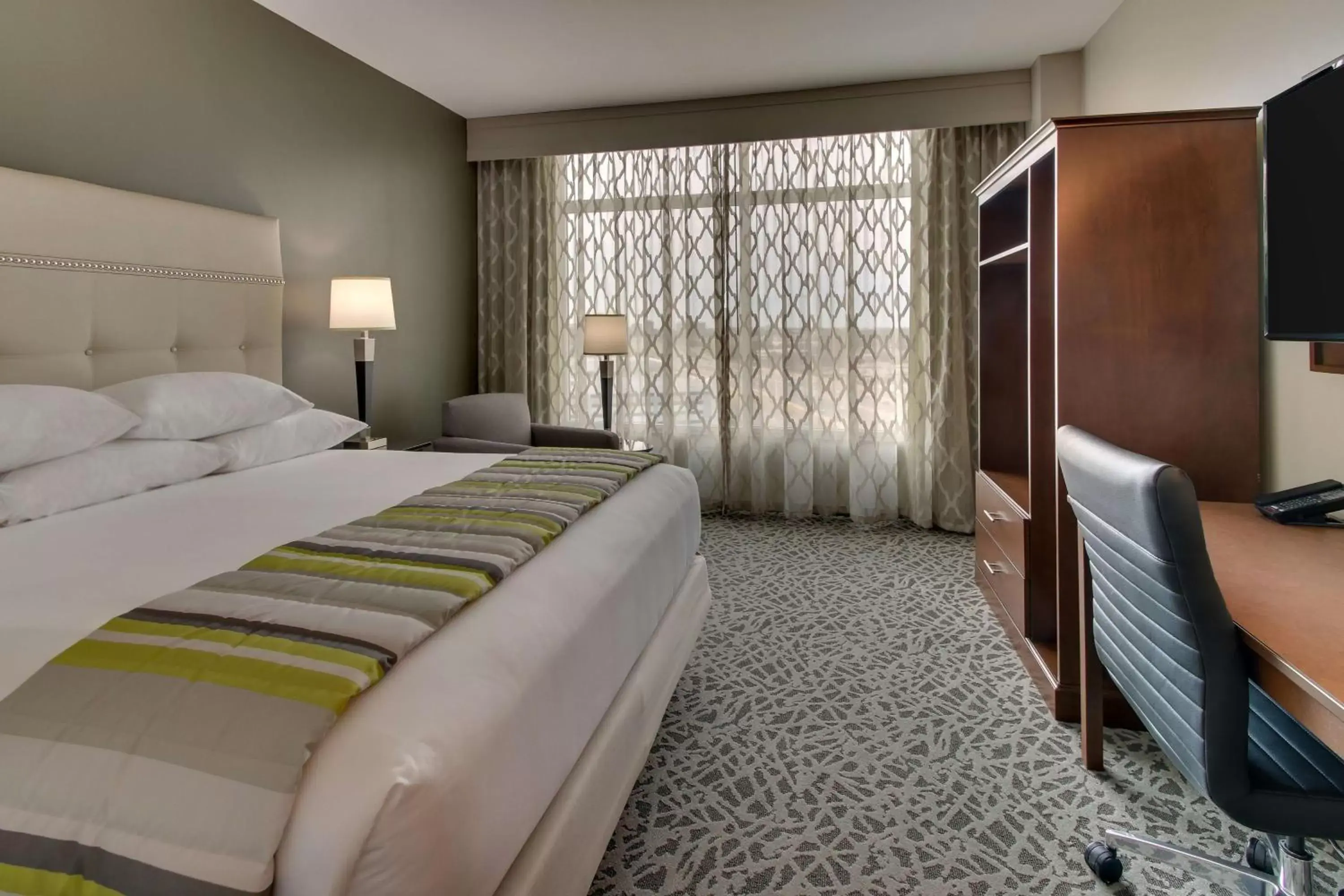 Deluxe King Room - Hearing Accessible, Tub in Drury Plaza Hotel Dallas Richardson Deluxe King Room - Hearing Accessible, Tub in Drury Plaza Hotel Dallas Richardson