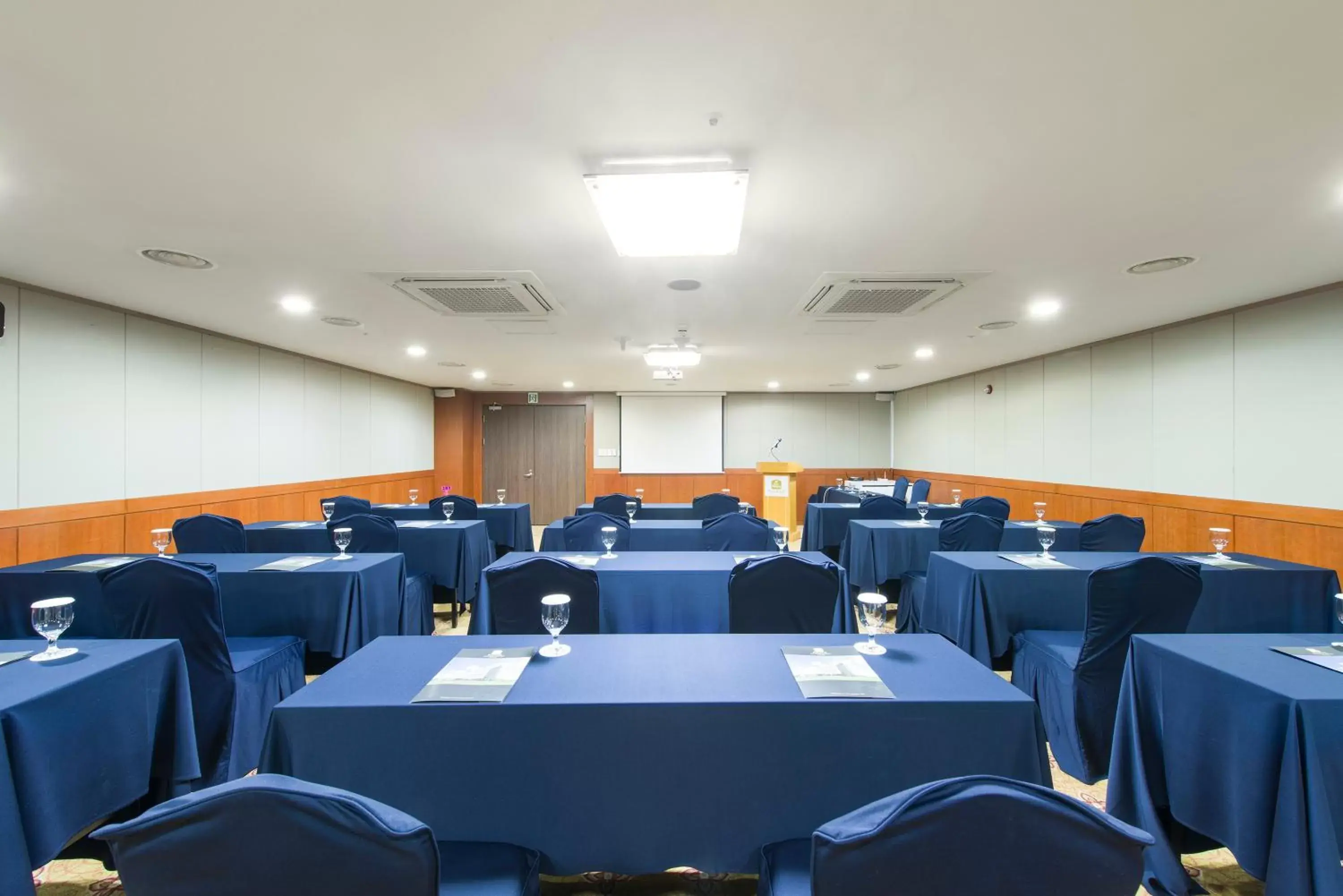 Meeting/conference room in Best Western Premier Incheon Airport Hotel