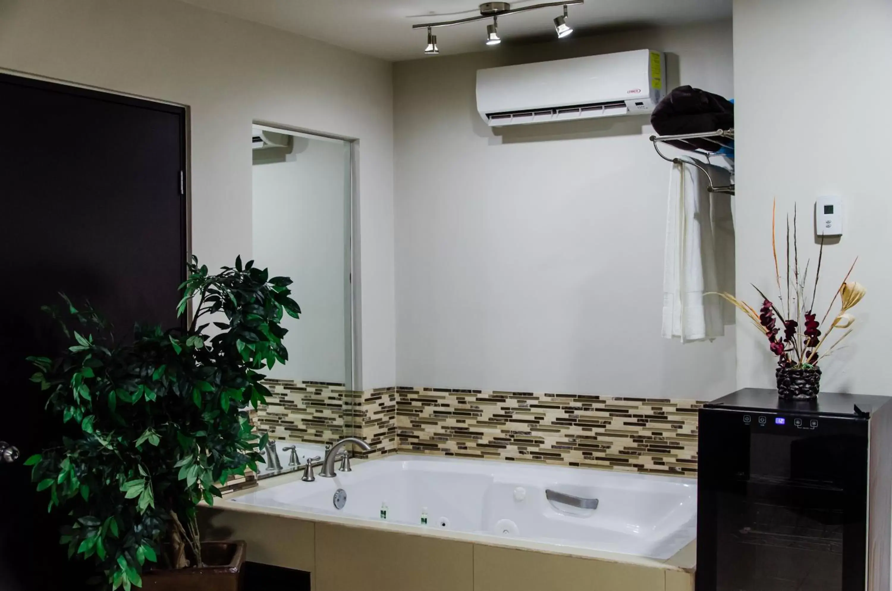 Hot Tub, Bathroom in Hotel Velario