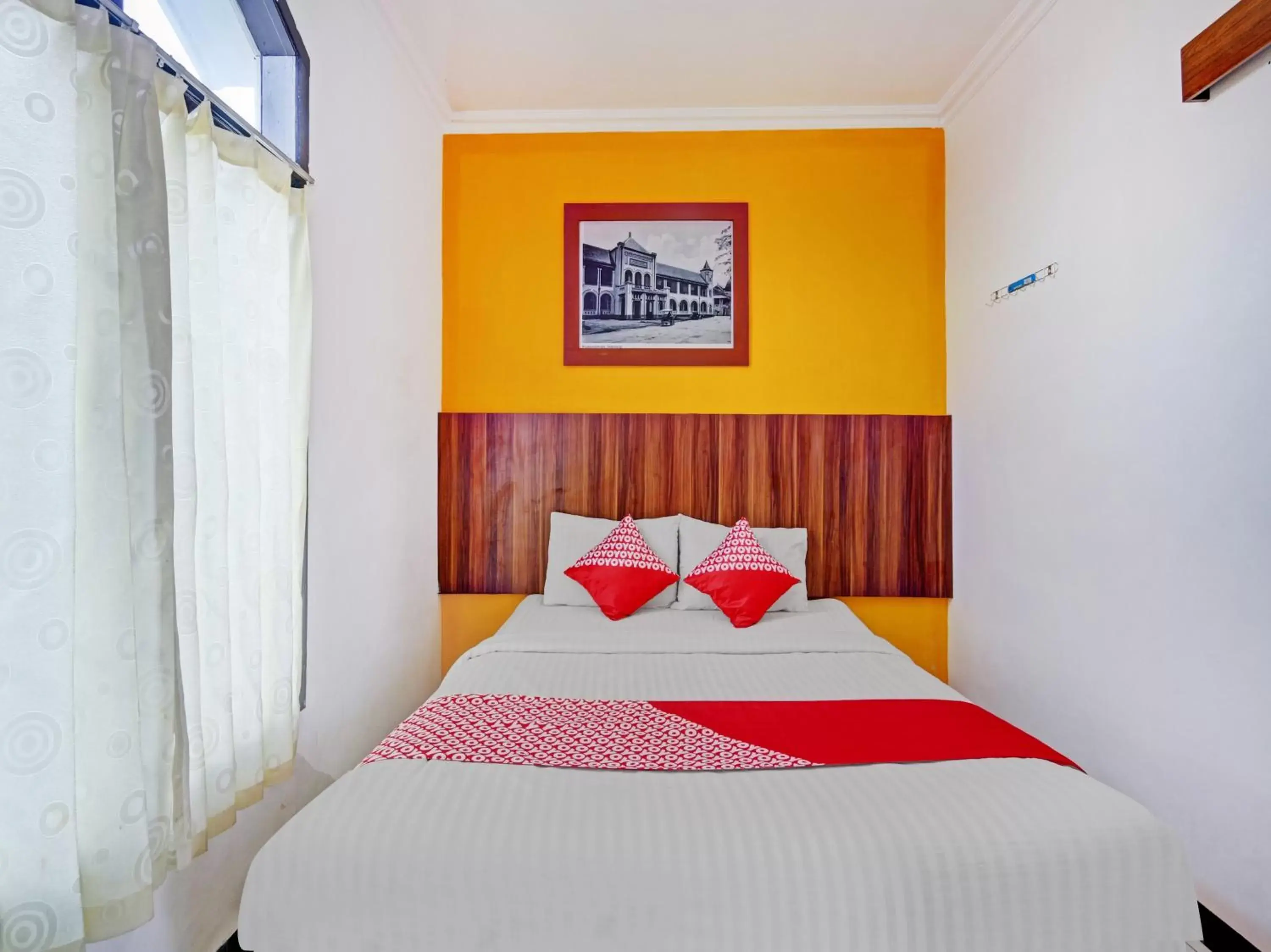 Bedroom, Bed in SUPER OYO 90426 Near Mall Ciputra 2