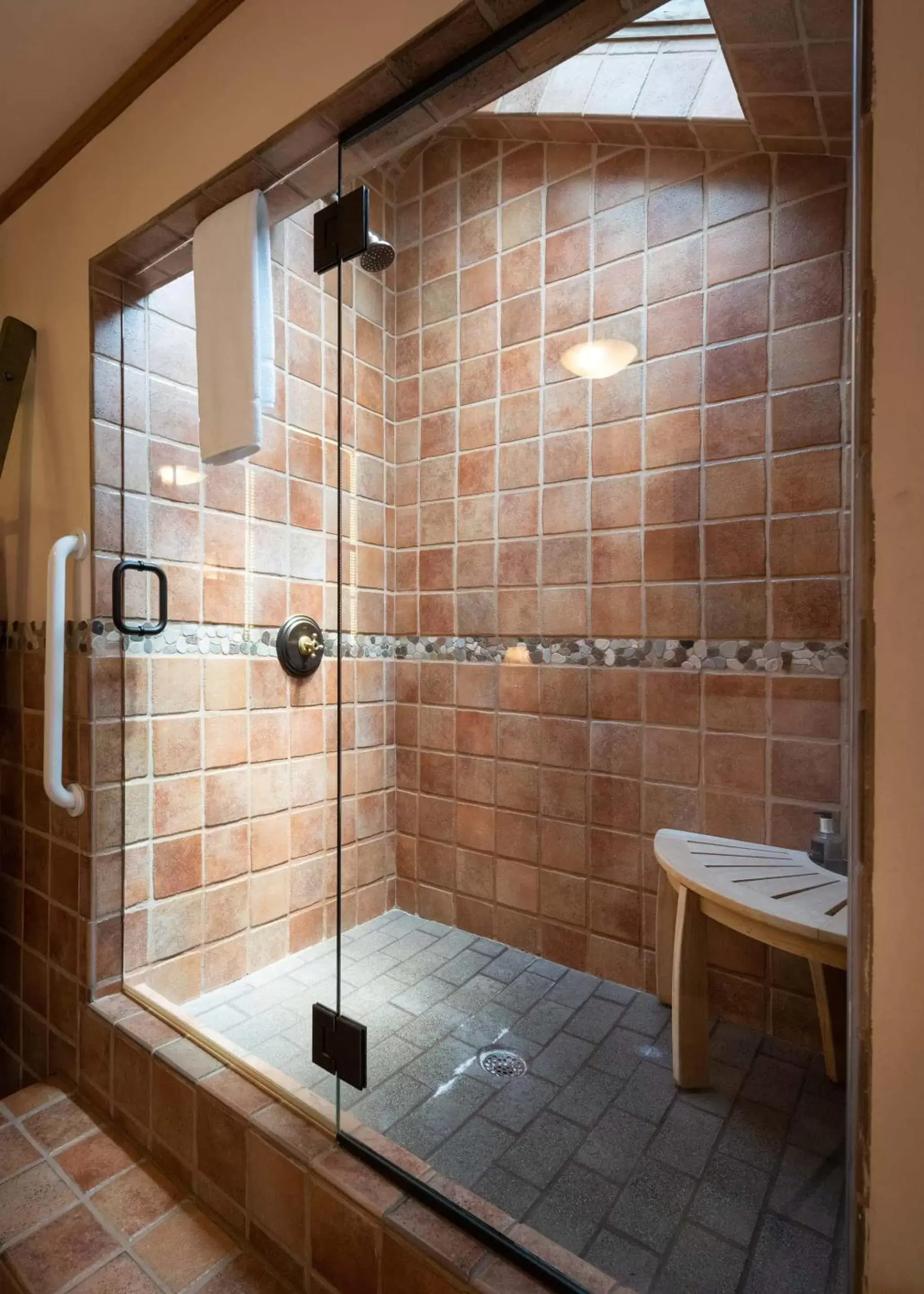 Bathroom in Romantic RiverSong Inn