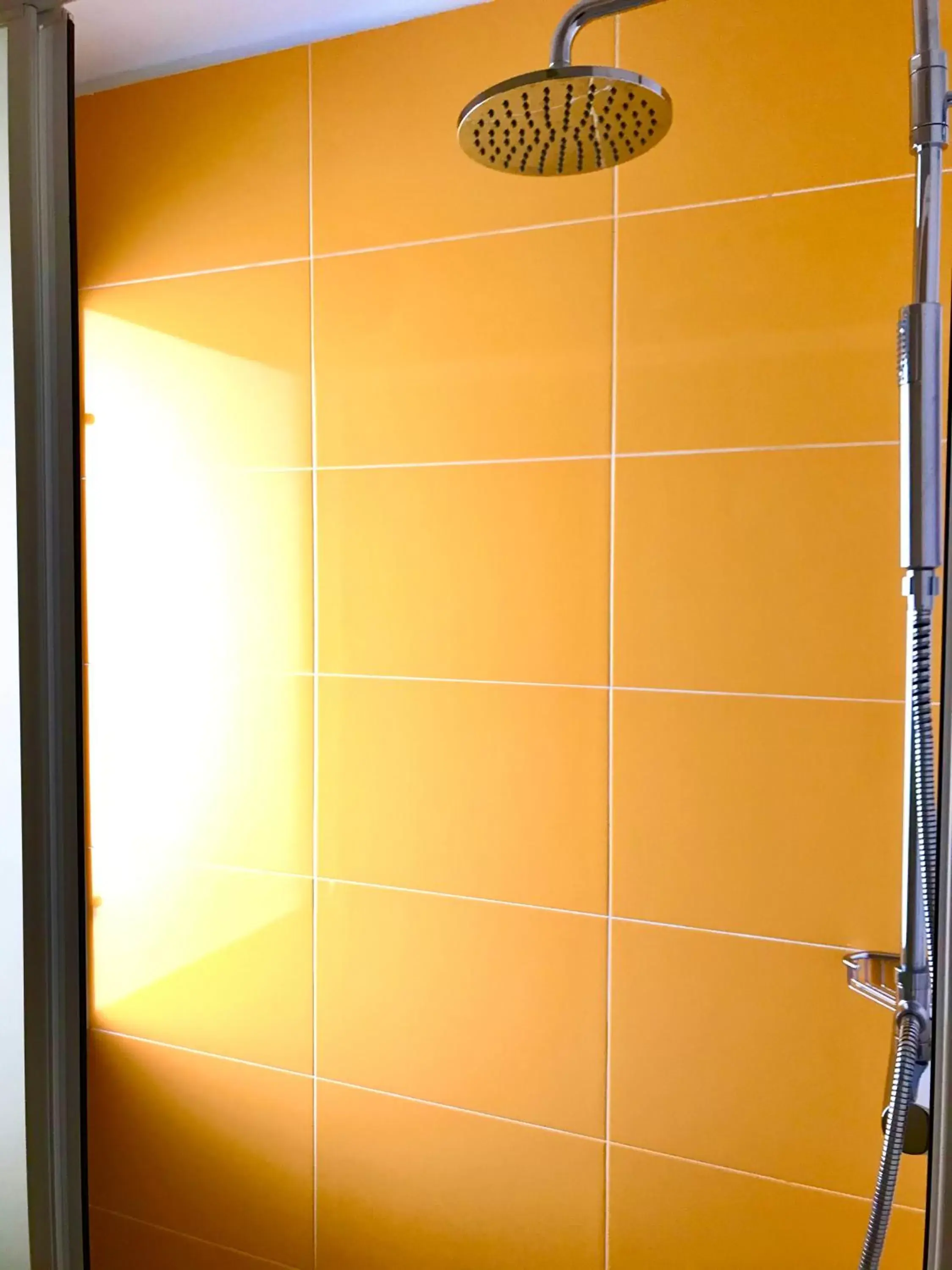 Shower, Bathroom in Hotel 3K Faro Aeroporto