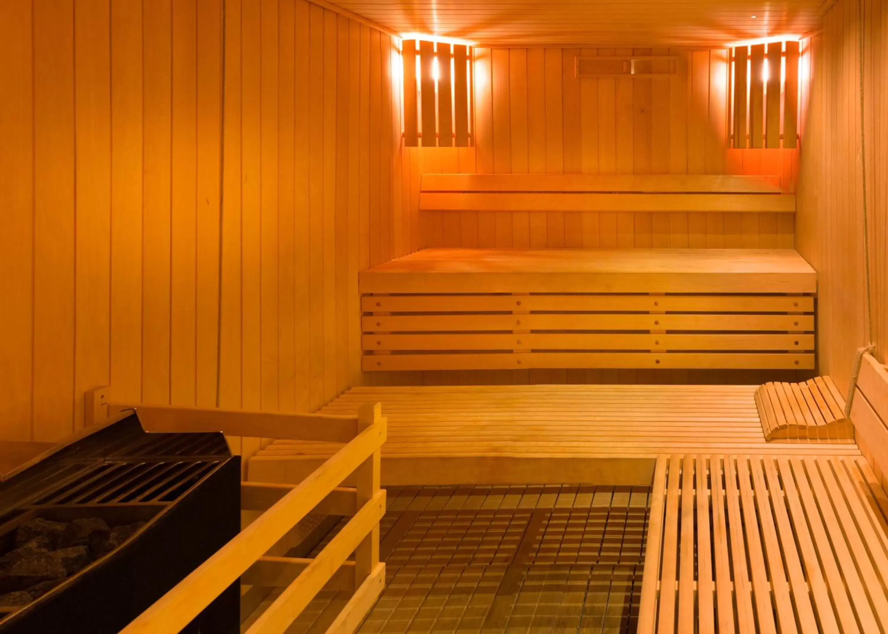 Sauna in The Palms Beach Hotel & Spa