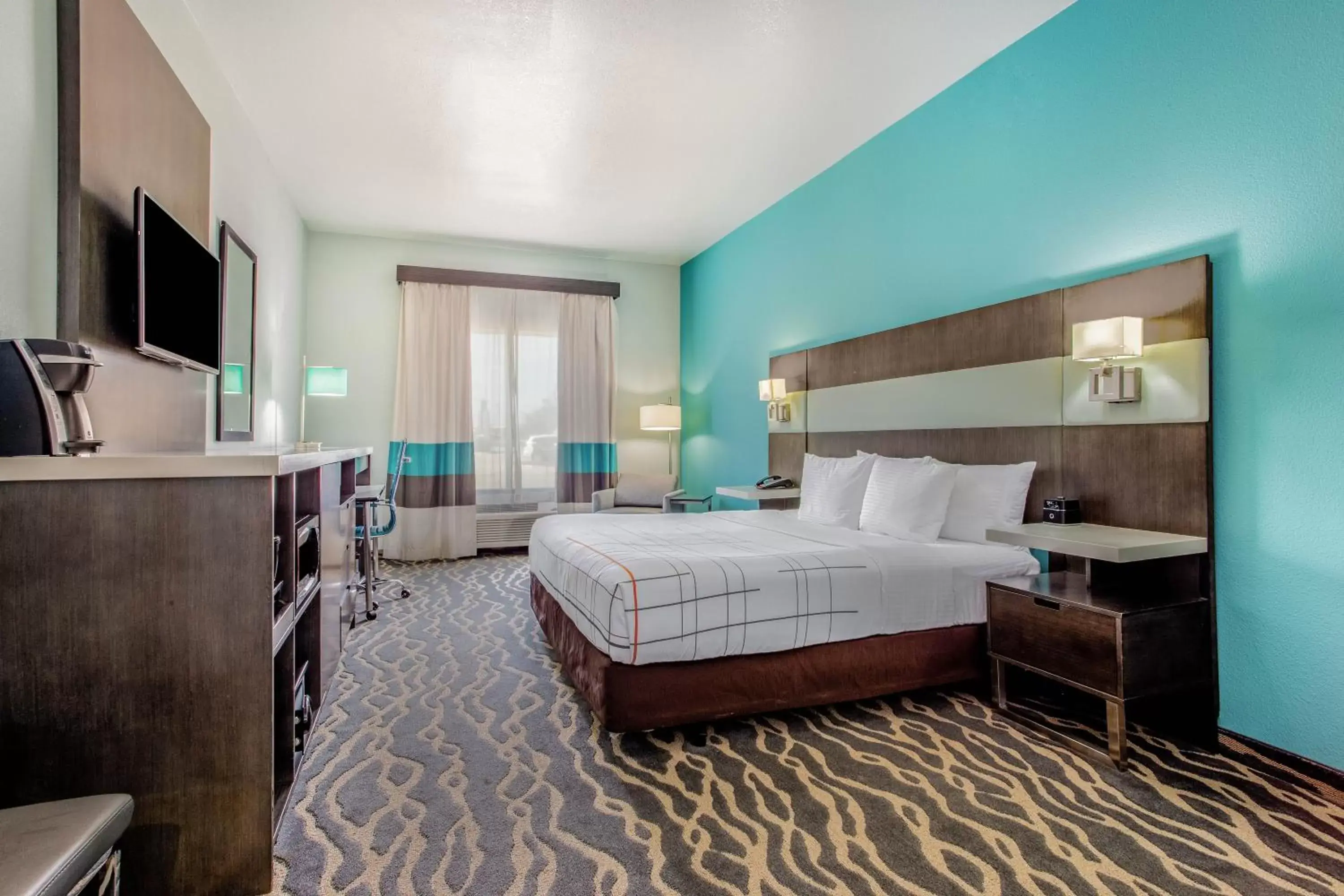 Photo of the whole room in La Quinta Inn & Suites by Wyndham Northlake Ft. Worth