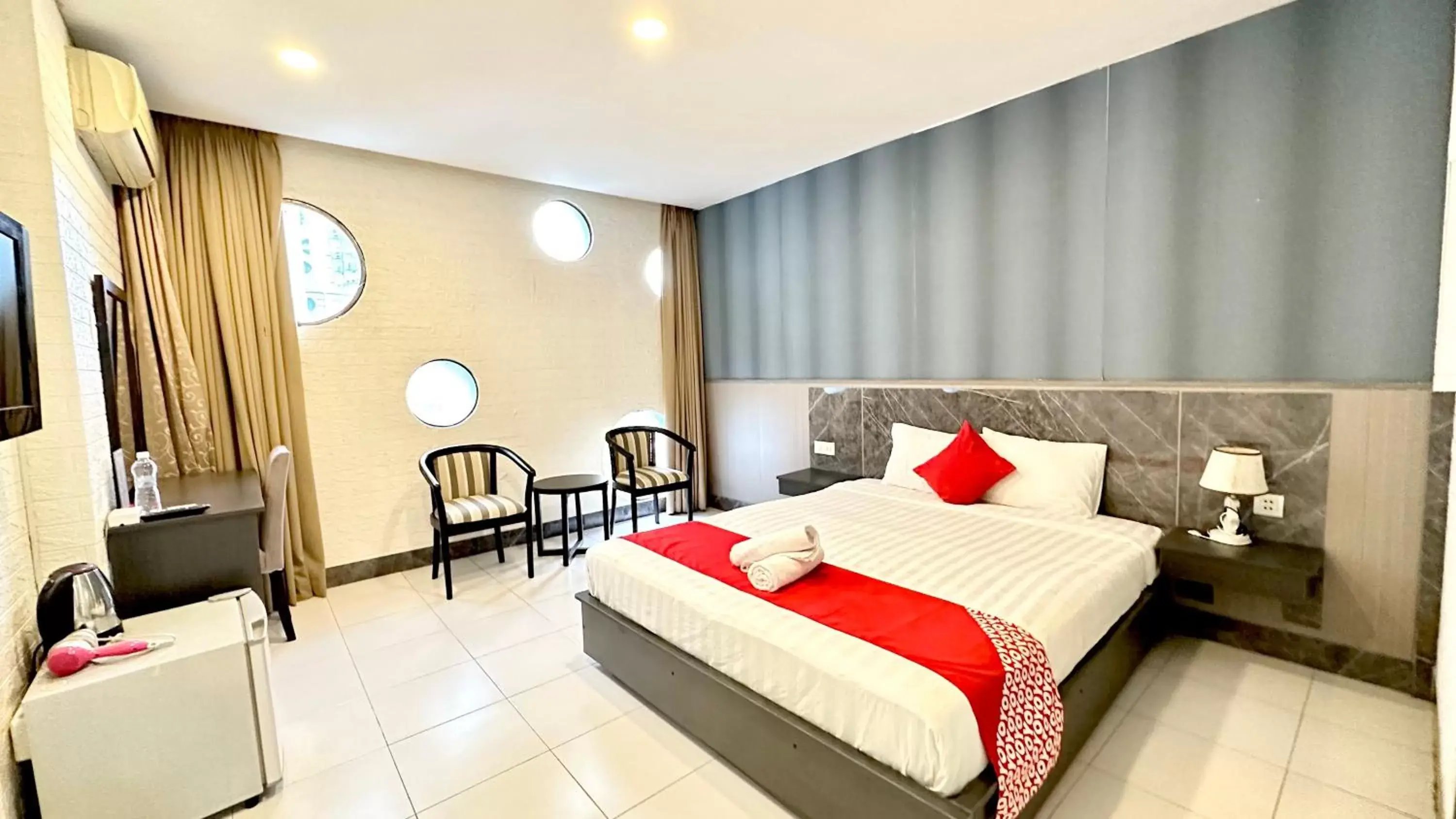 Living room, Bed in Centara Saigon Hotel