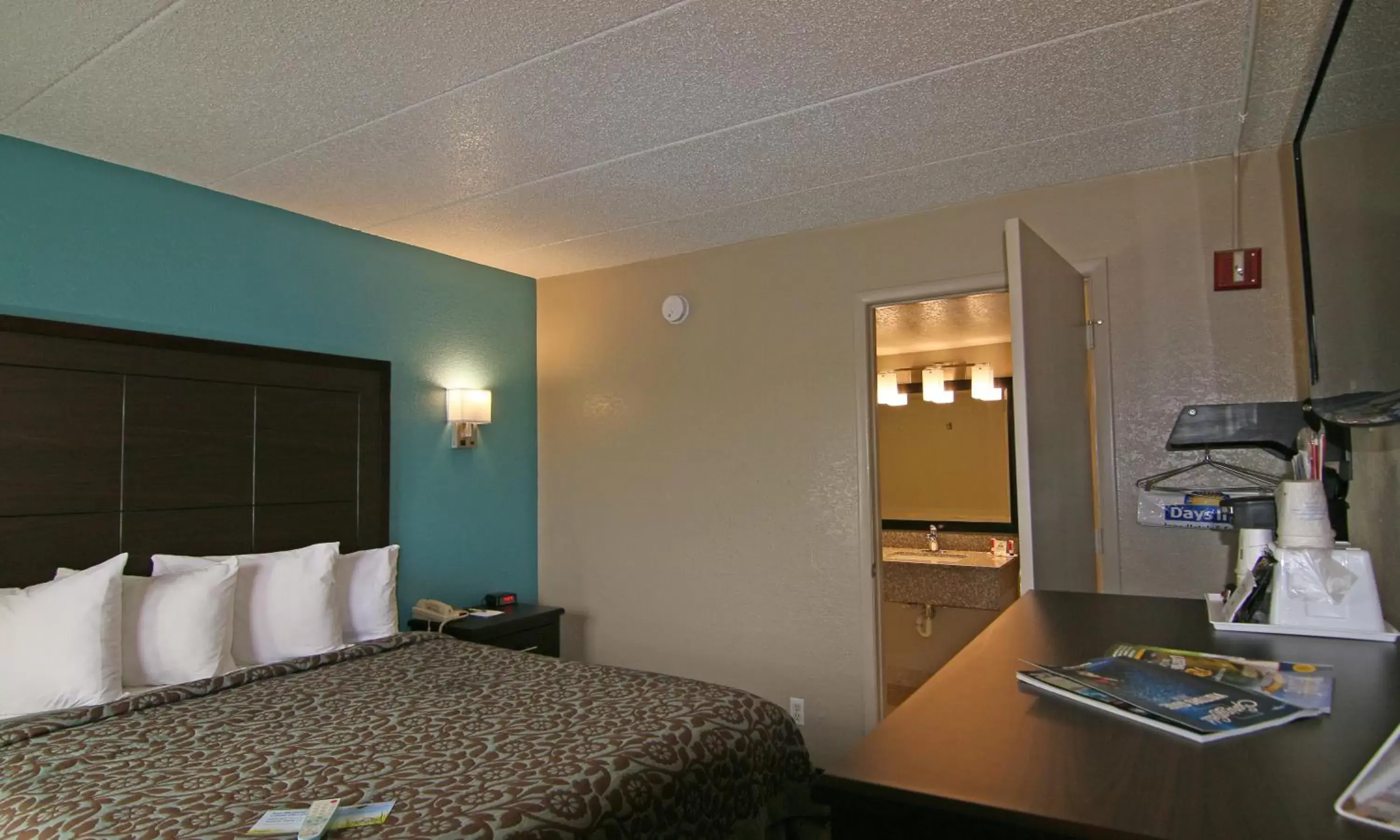 Bed in Days Inn & Suites by Wyndham Springfield on I-44