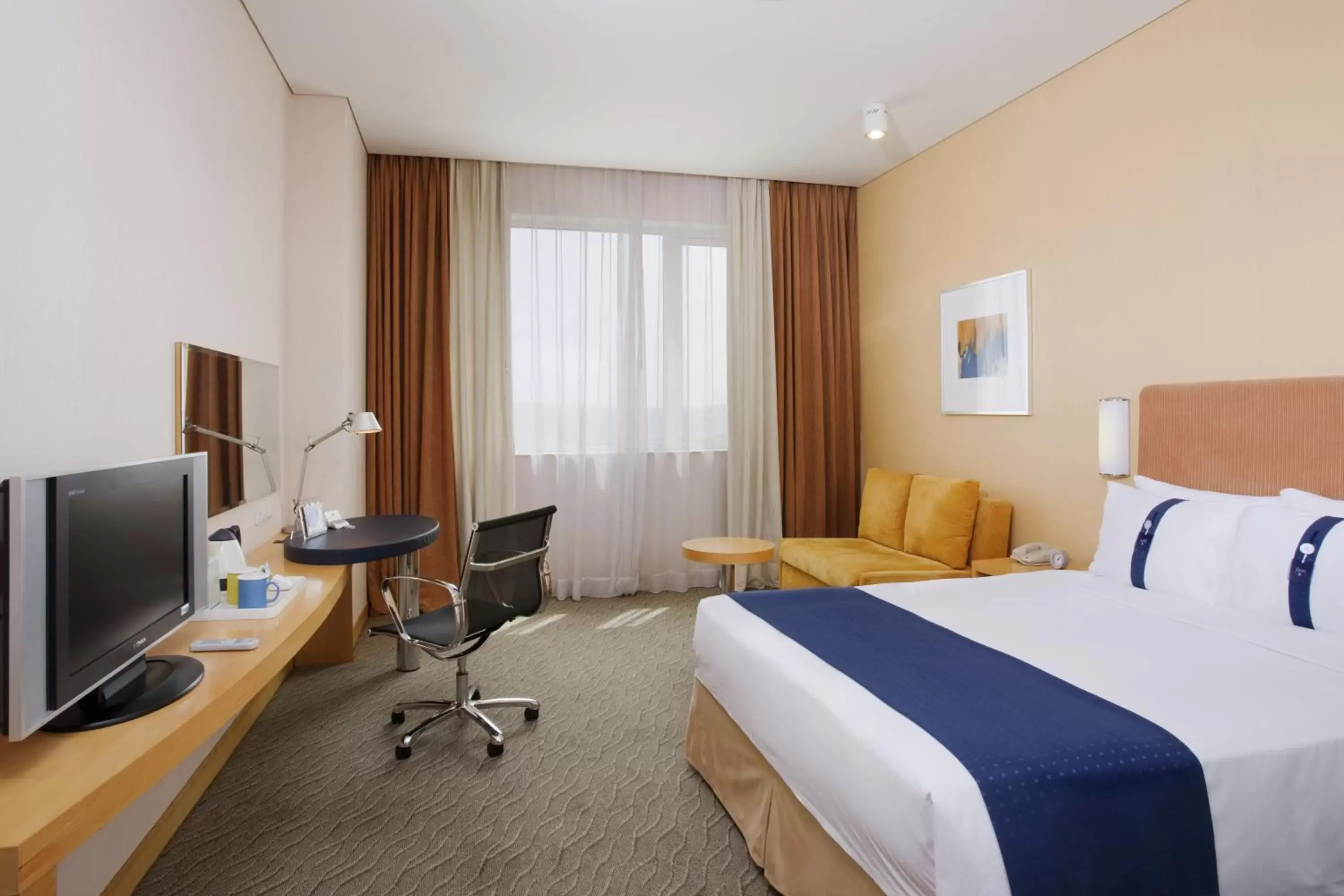Photo of the whole room, Bed in Holiday Inn Express Shangdi Beijing, an IHG Hotel