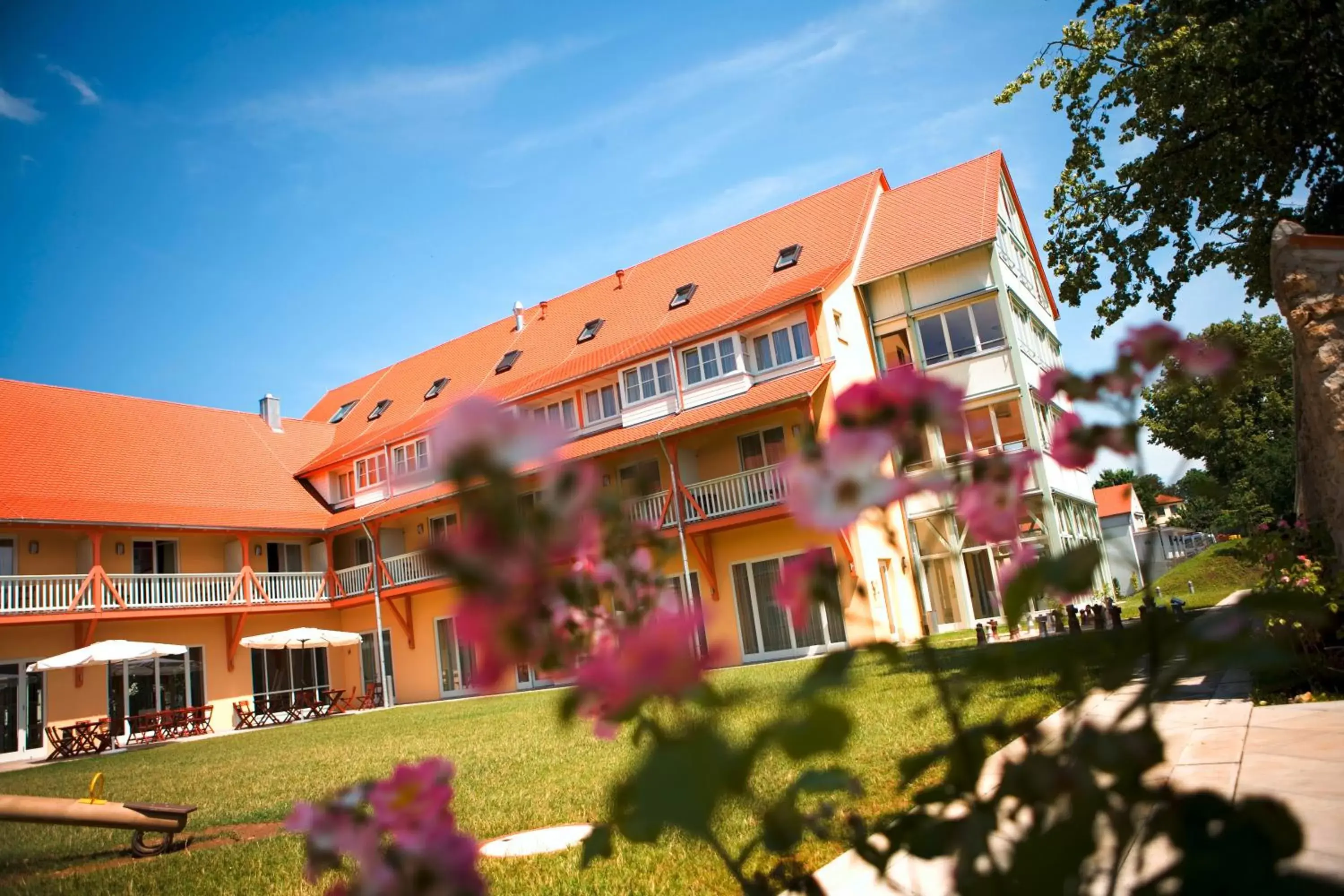 Facade/entrance, Property Building in JUFA Hotel Nördlingen