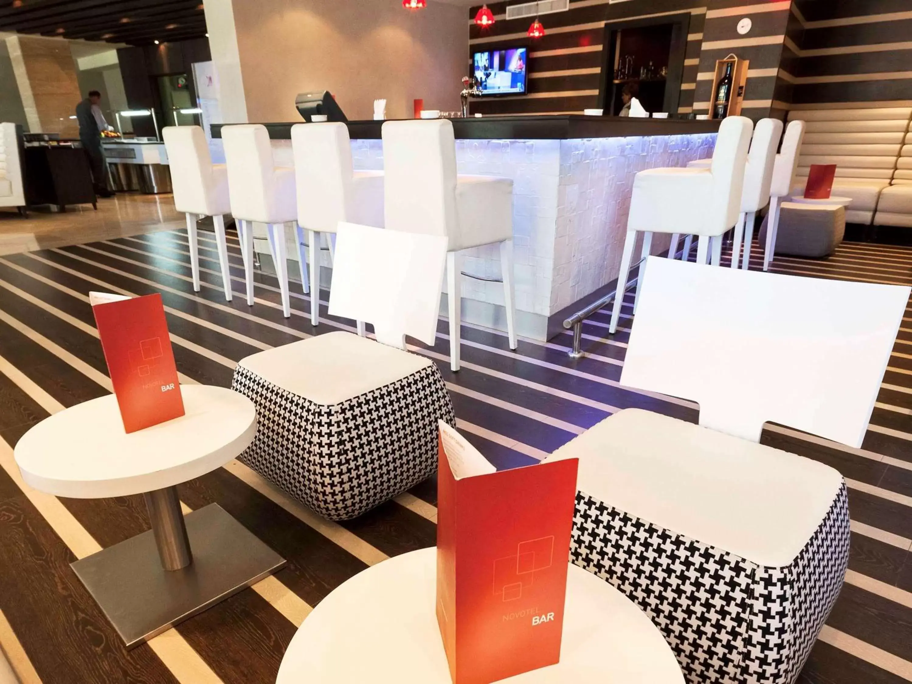 Lounge or bar, Restaurant/Places to Eat in Novotel Tunis