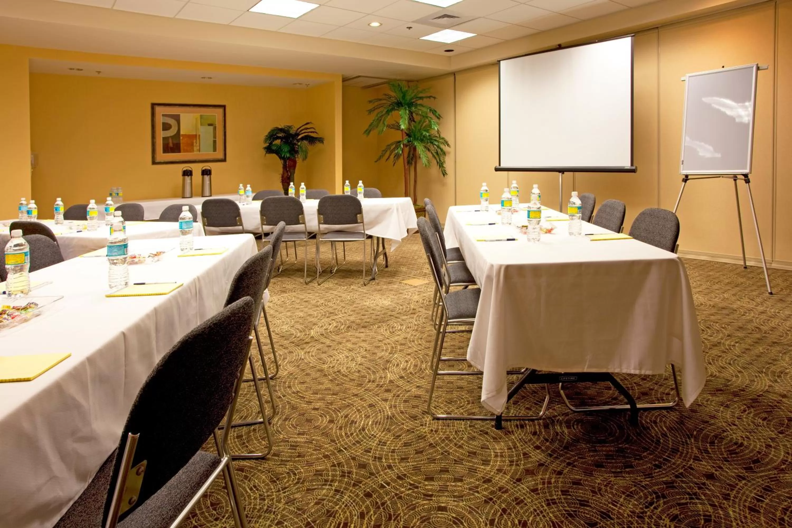 Meeting/conference room in Holiday Inn Express Hotel & Suites Chaffee - Jacksonville West by IHG