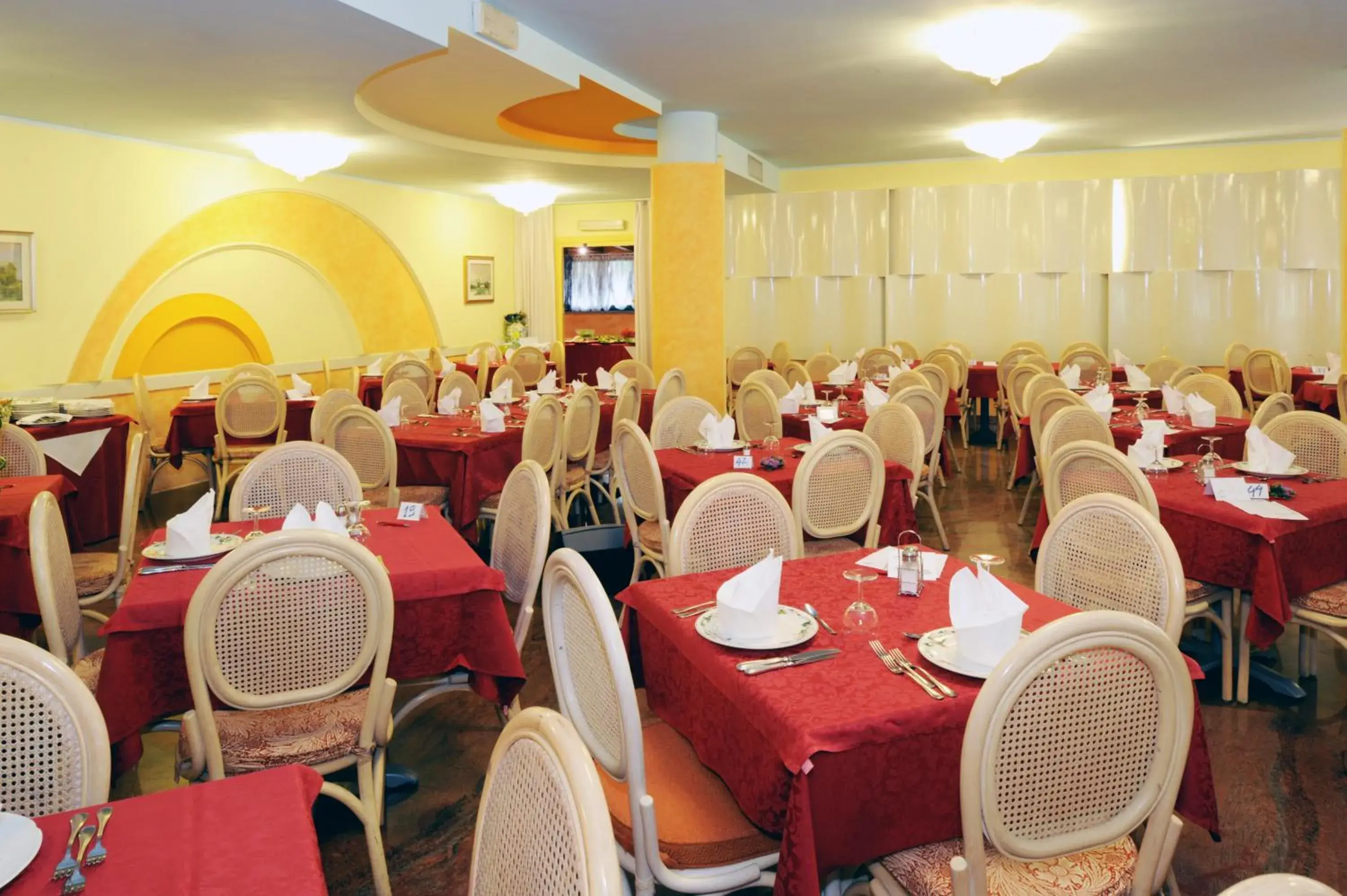 Restaurant/Places to Eat in Sport Hotel Olimpo