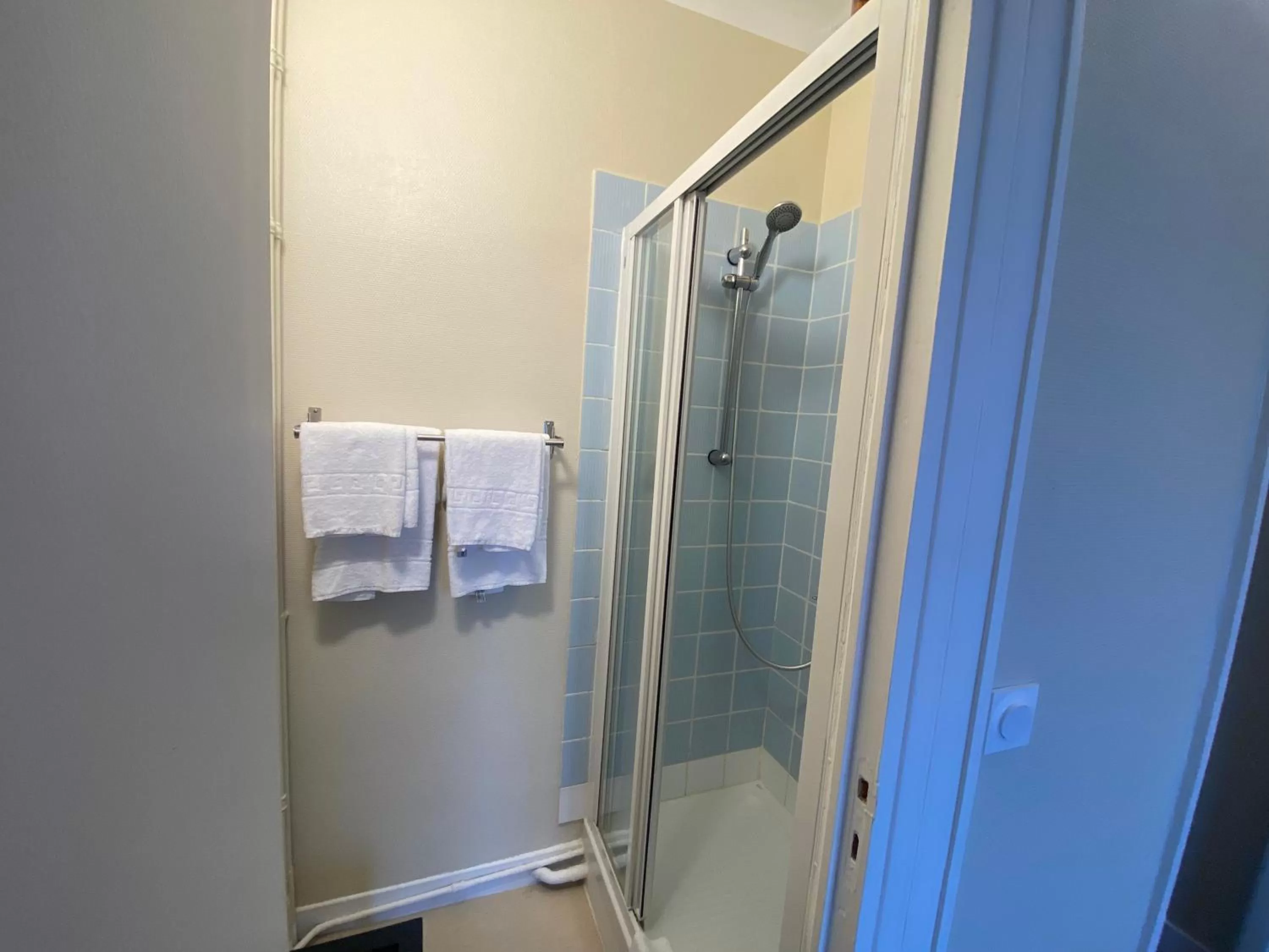 Shower in Hotel De La Poste