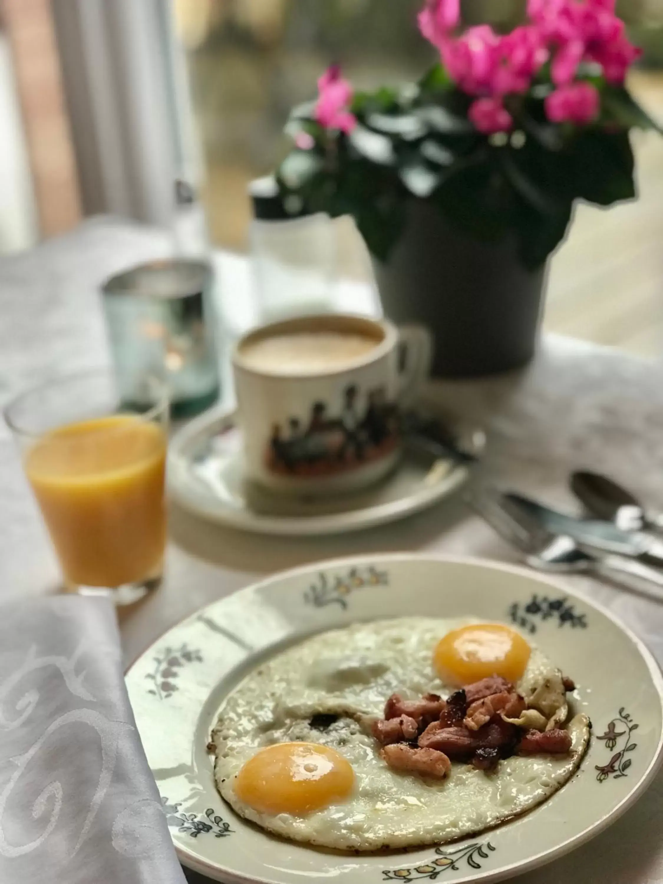 Breakfast in Hôtel Le Manoir